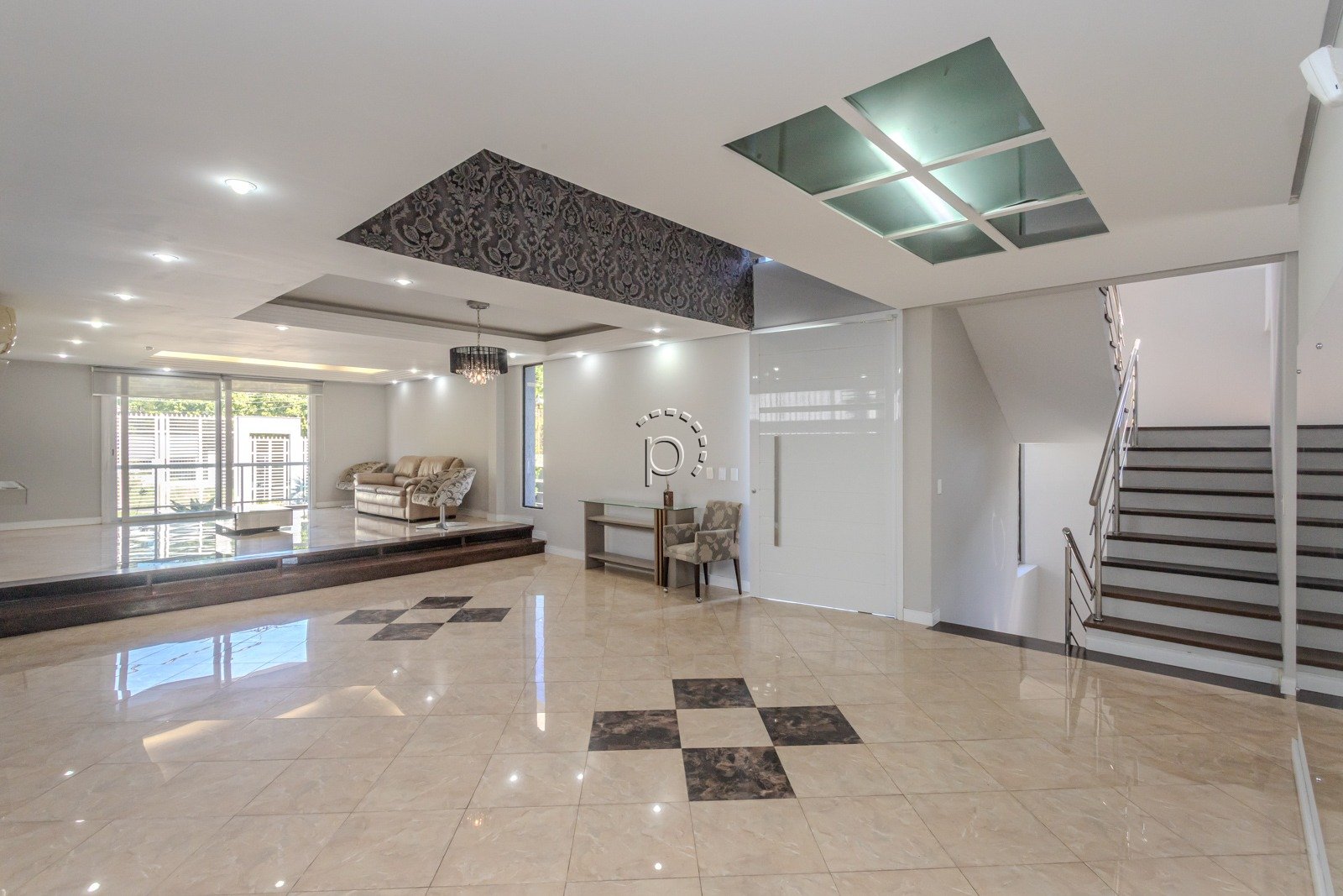 Casa para alugar com 590m², 4 quartos, 2 suítes, 6 vagas no bairro Guarujá em Porto Alegre - Foto 3