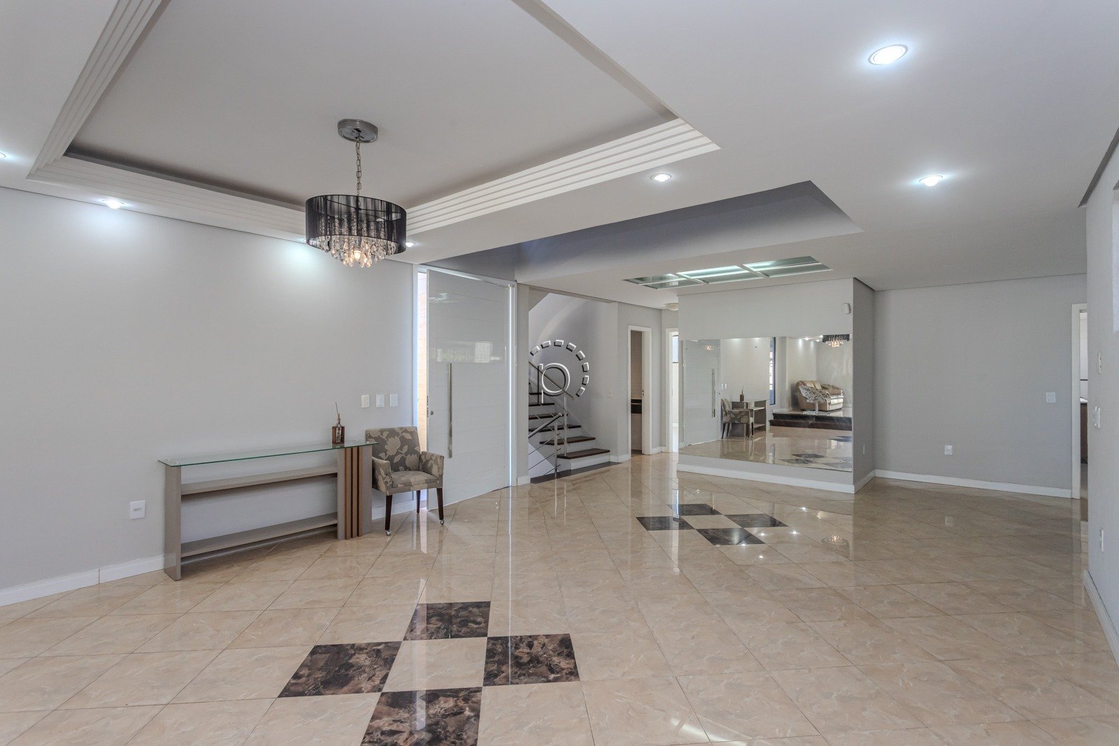 Casa para alugar com 590m², 4 quartos, 2 suítes, 6 vagas no bairro Guarujá em Porto Alegre - Foto 4