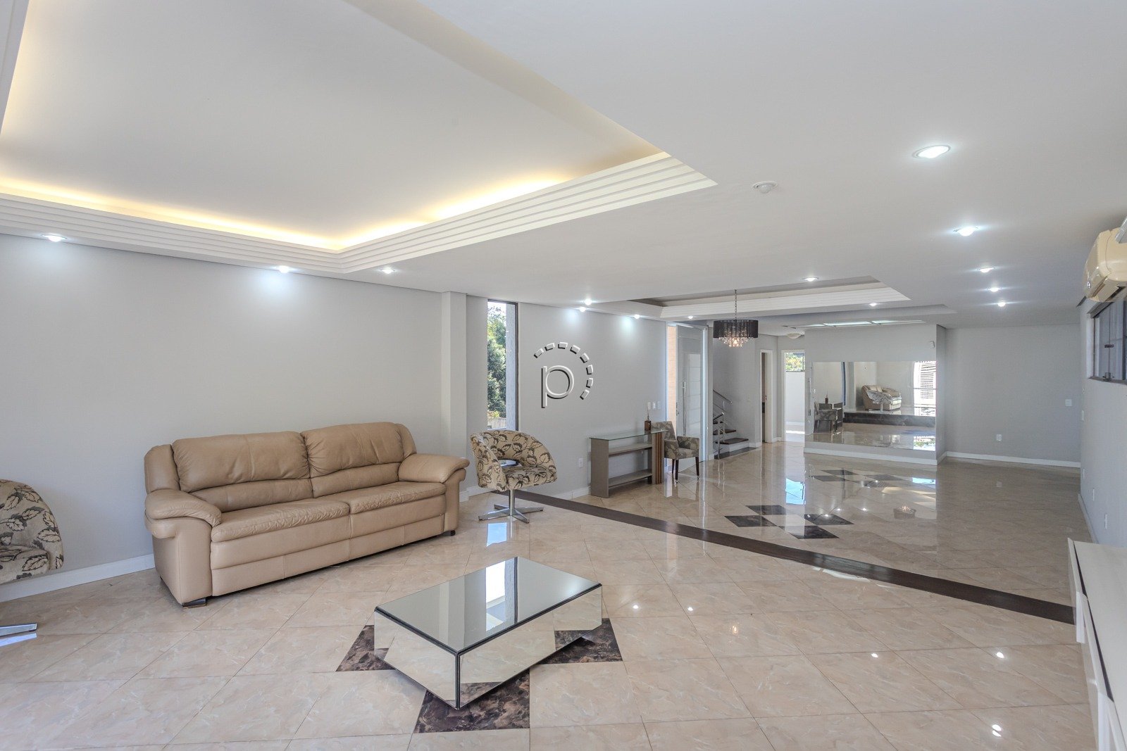 Casa para alugar com 590m², 4 quartos, 2 suítes, 6 vagas no bairro Guarujá em Porto Alegre - Foto 5