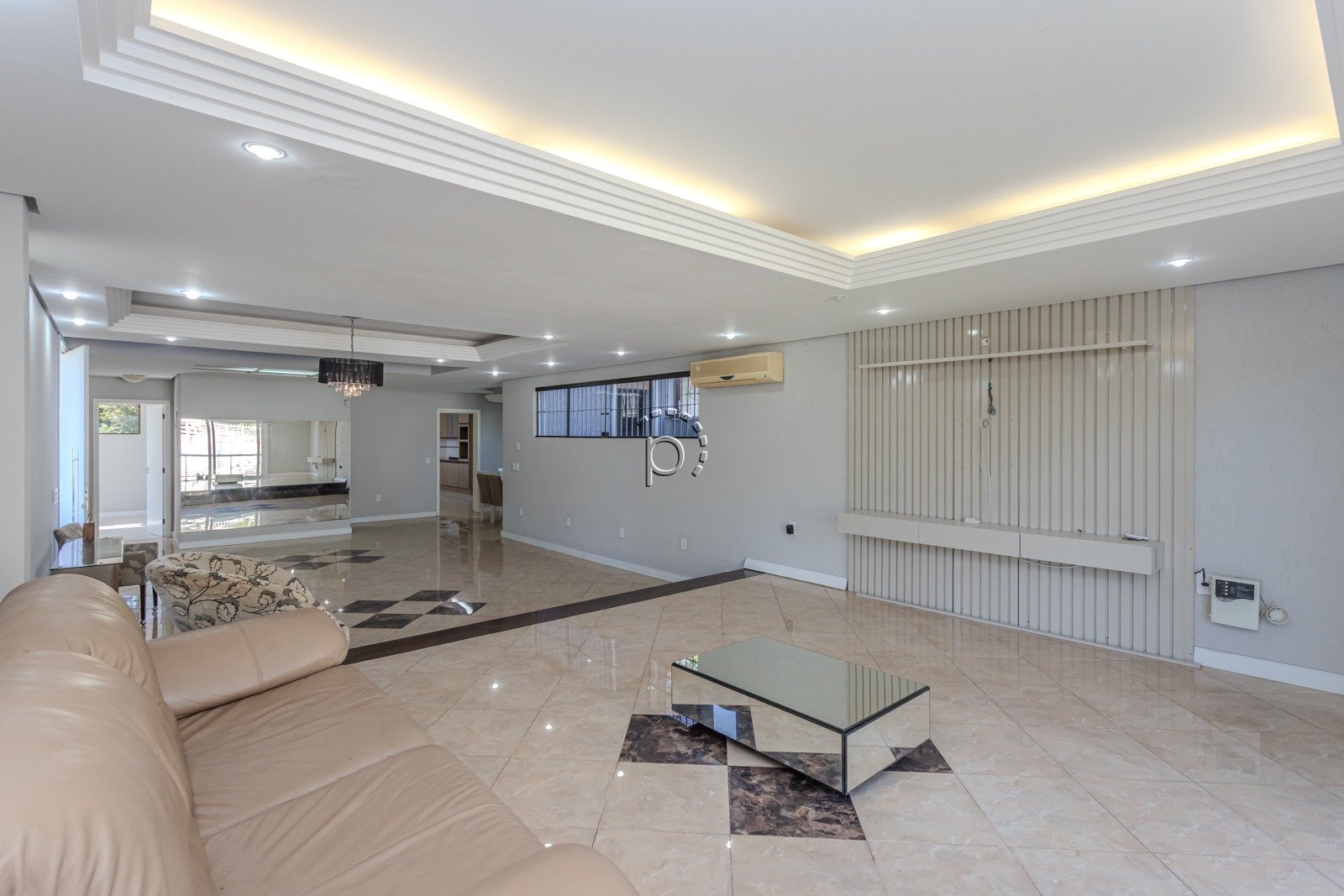 Casa para alugar com 590m², 4 quartos, 2 suítes, 6 vagas no bairro Guarujá em Porto Alegre - Foto 6