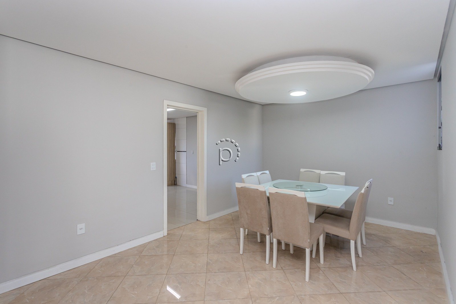 Casa para alugar com 590m², 4 quartos, 2 suítes, 6 vagas no bairro Guarujá em Porto Alegre - Foto 7