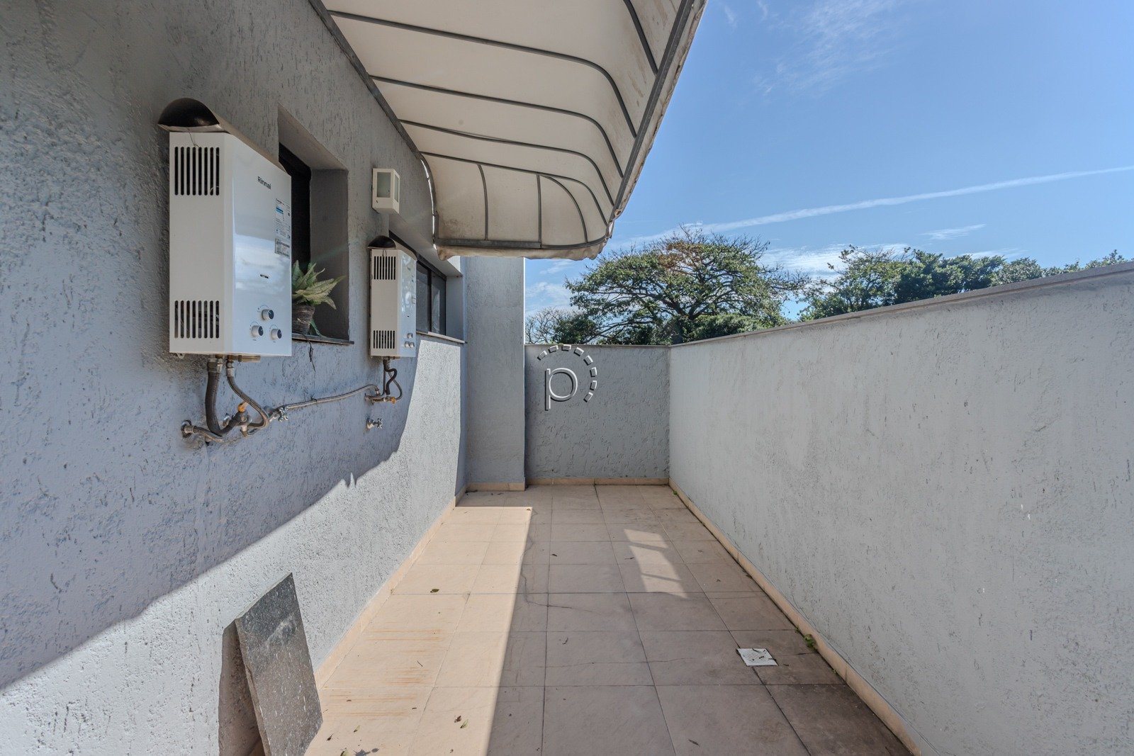 Casa para alugar com 590m², 4 quartos, 2 suítes, 6 vagas no bairro Guarujá em Porto Alegre - Foto 19