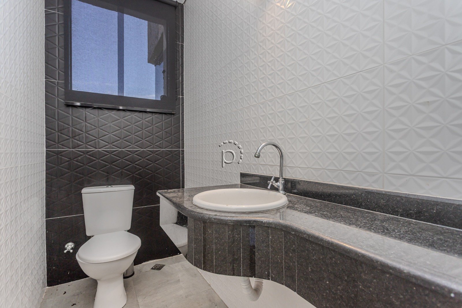 Casa para alugar com 590m², 4 quartos, 2 suítes, 6 vagas no bairro Guarujá em Porto Alegre - Foto 21