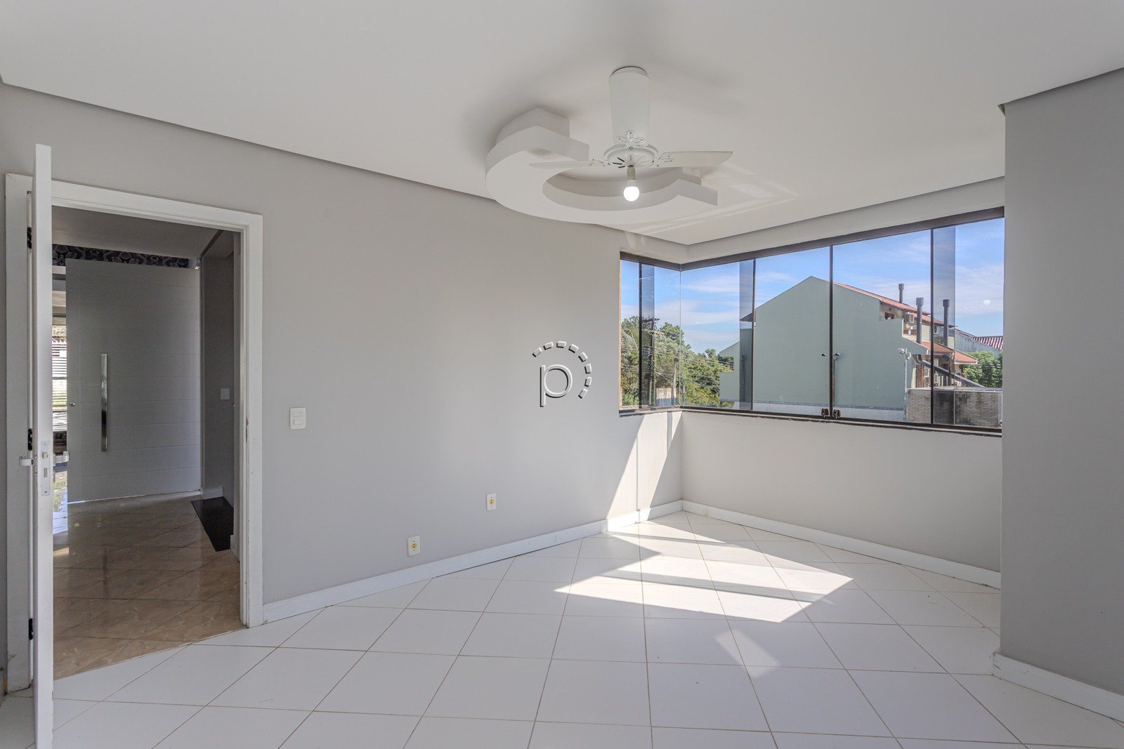 Casa para alugar com 590m², 4 quartos, 2 suítes, 6 vagas no bairro Guarujá em Porto Alegre - Foto 24