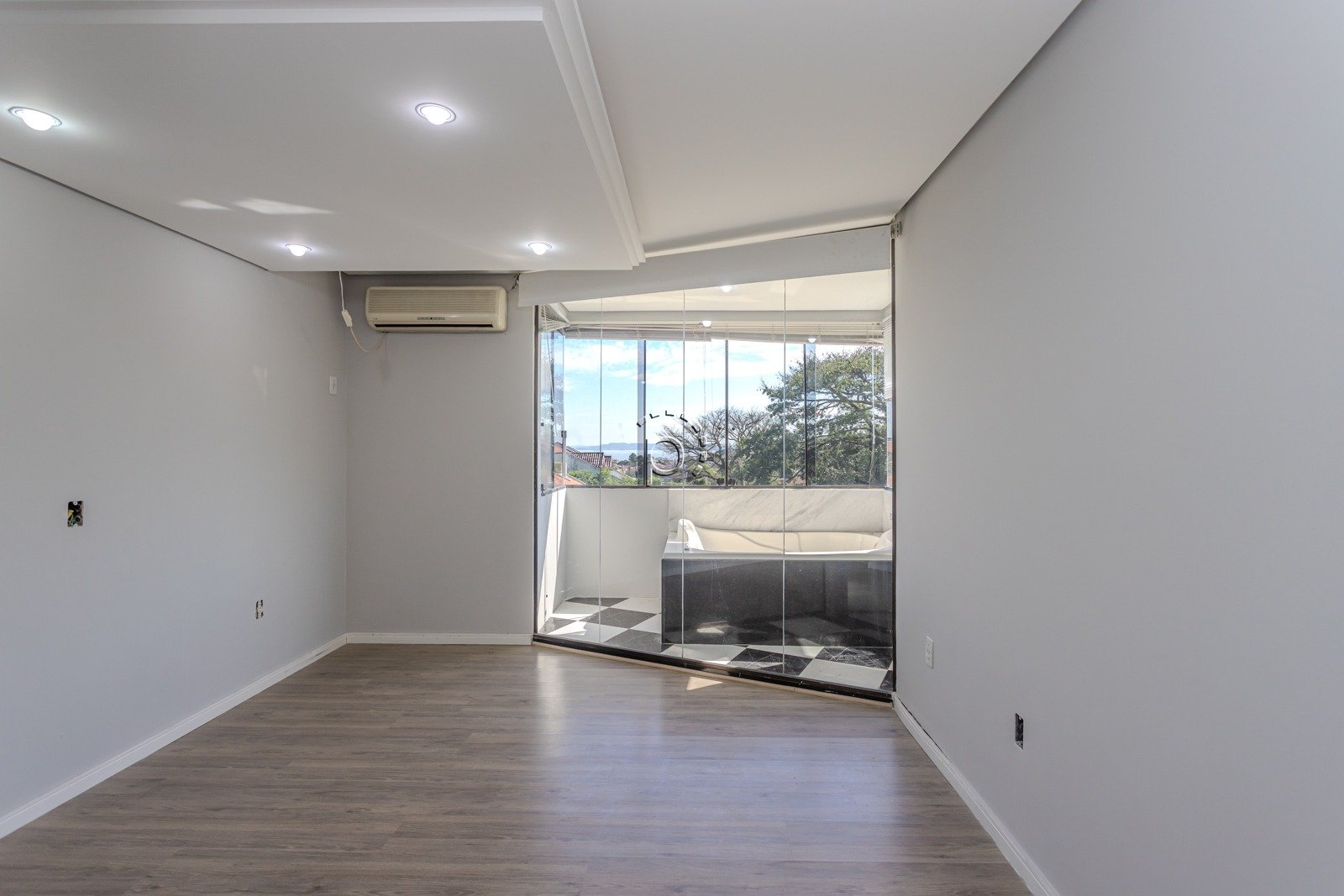 Casa para alugar com 590m², 4 quartos, 2 suítes, 6 vagas no bairro Guarujá em Porto Alegre - Foto 29