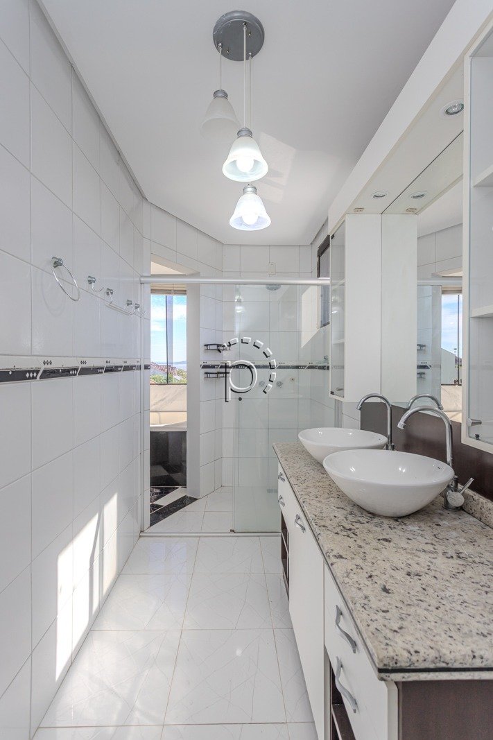 Casa para alugar com 590m², 4 quartos, 2 suítes, 6 vagas no bairro Guarujá em Porto Alegre - Foto 32