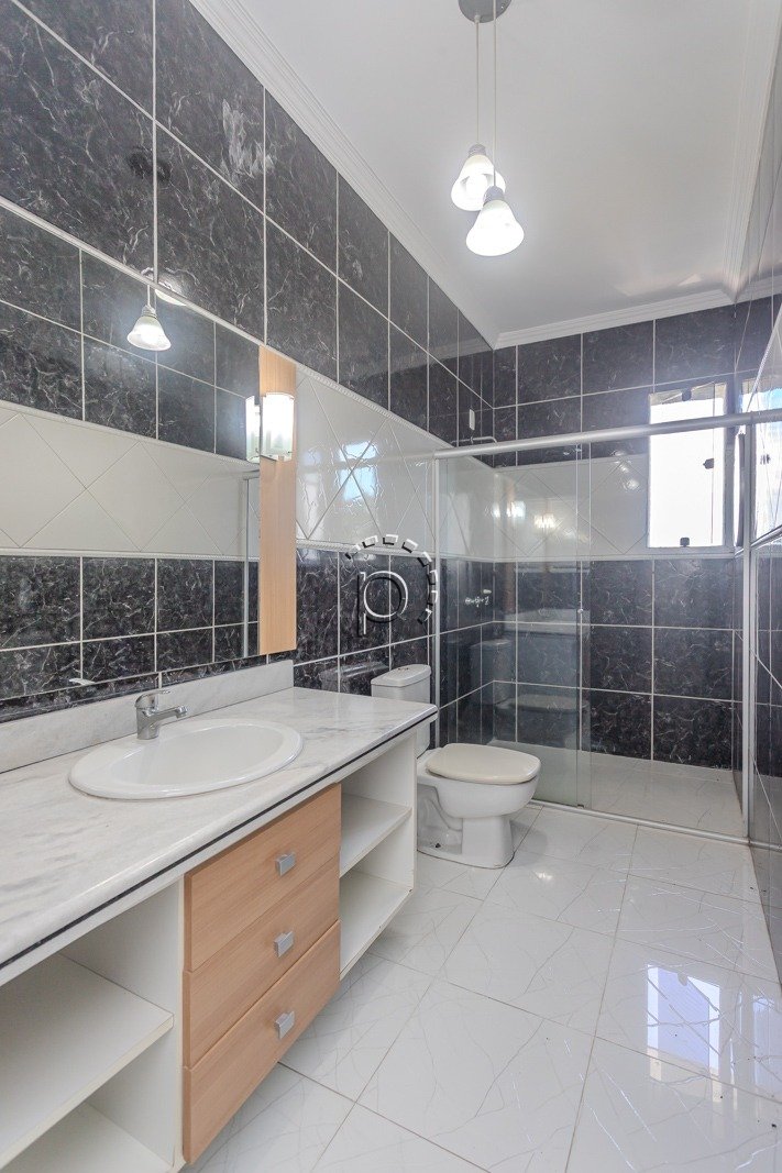 Casa para alugar com 590m², 4 quartos, 2 suítes, 6 vagas no bairro Guarujá em Porto Alegre - Foto 47