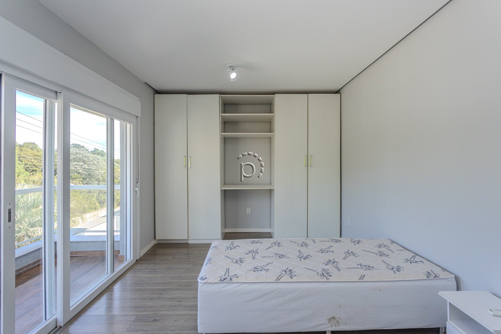 Casa para alugar com 590m², 4 quartos, 2 suítes, 6 vagas no bairro Guarujá em Porto Alegre - Foto 49