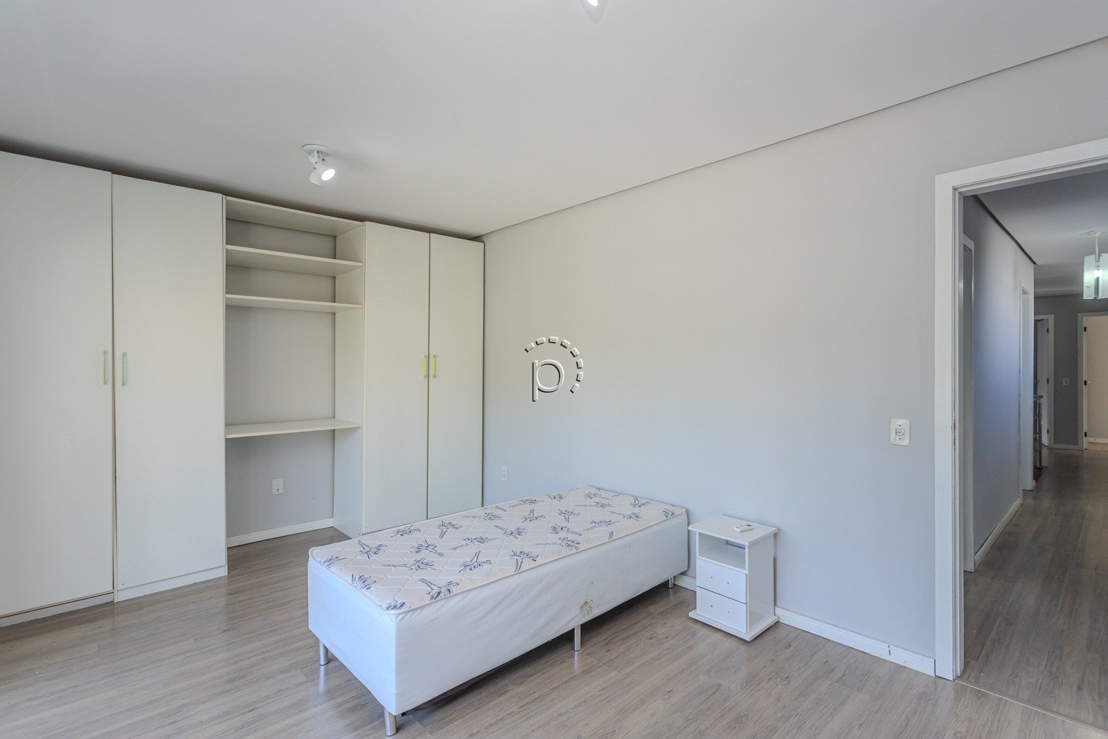 Casa para alugar com 590m², 4 quartos, 2 suítes, 6 vagas no bairro Guarujá em Porto Alegre - Foto 50