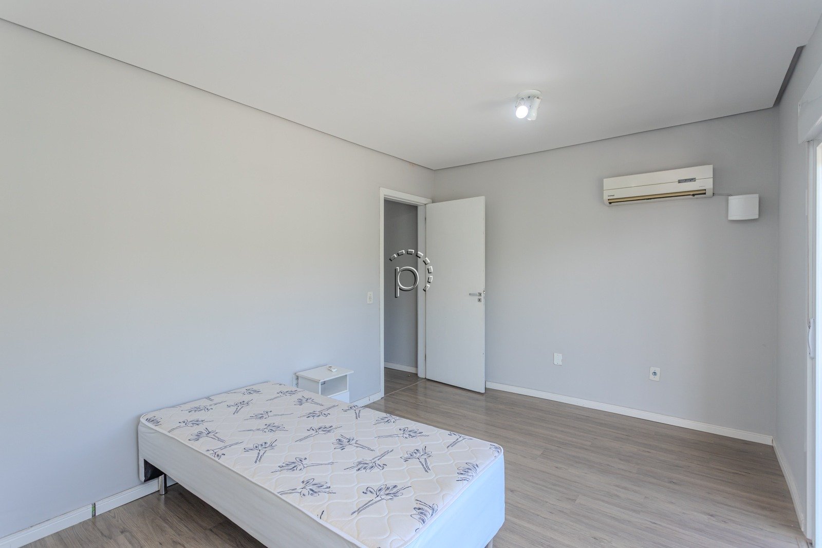 Casa para alugar com 590m², 4 quartos, 2 suítes, 6 vagas no bairro Guarujá em Porto Alegre - Foto 52