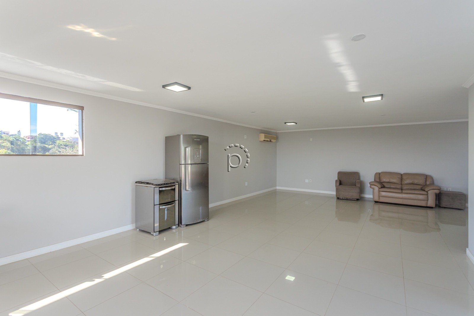 Casa para alugar com 590m², 4 quartos, 2 suítes, 6 vagas no bairro Guarujá em Porto Alegre - Foto 56