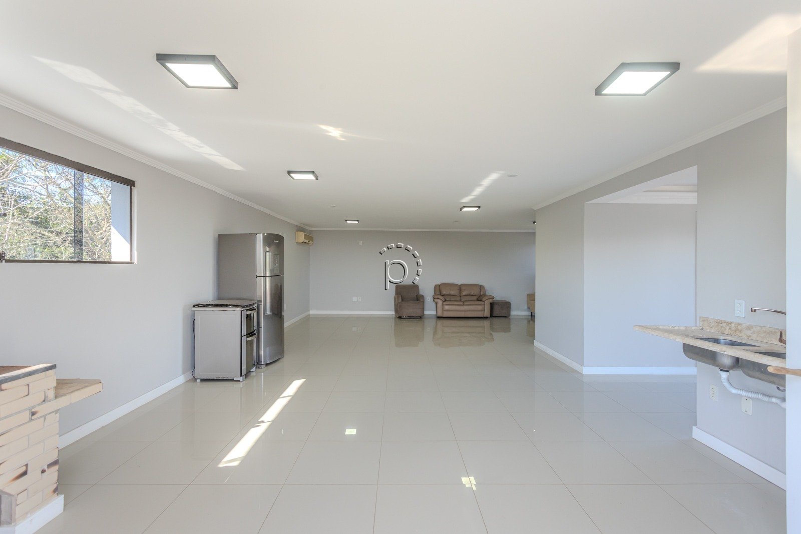 Casa para alugar com 590m², 4 quartos, 2 suítes, 6 vagas no bairro Guarujá em Porto Alegre - Foto 57