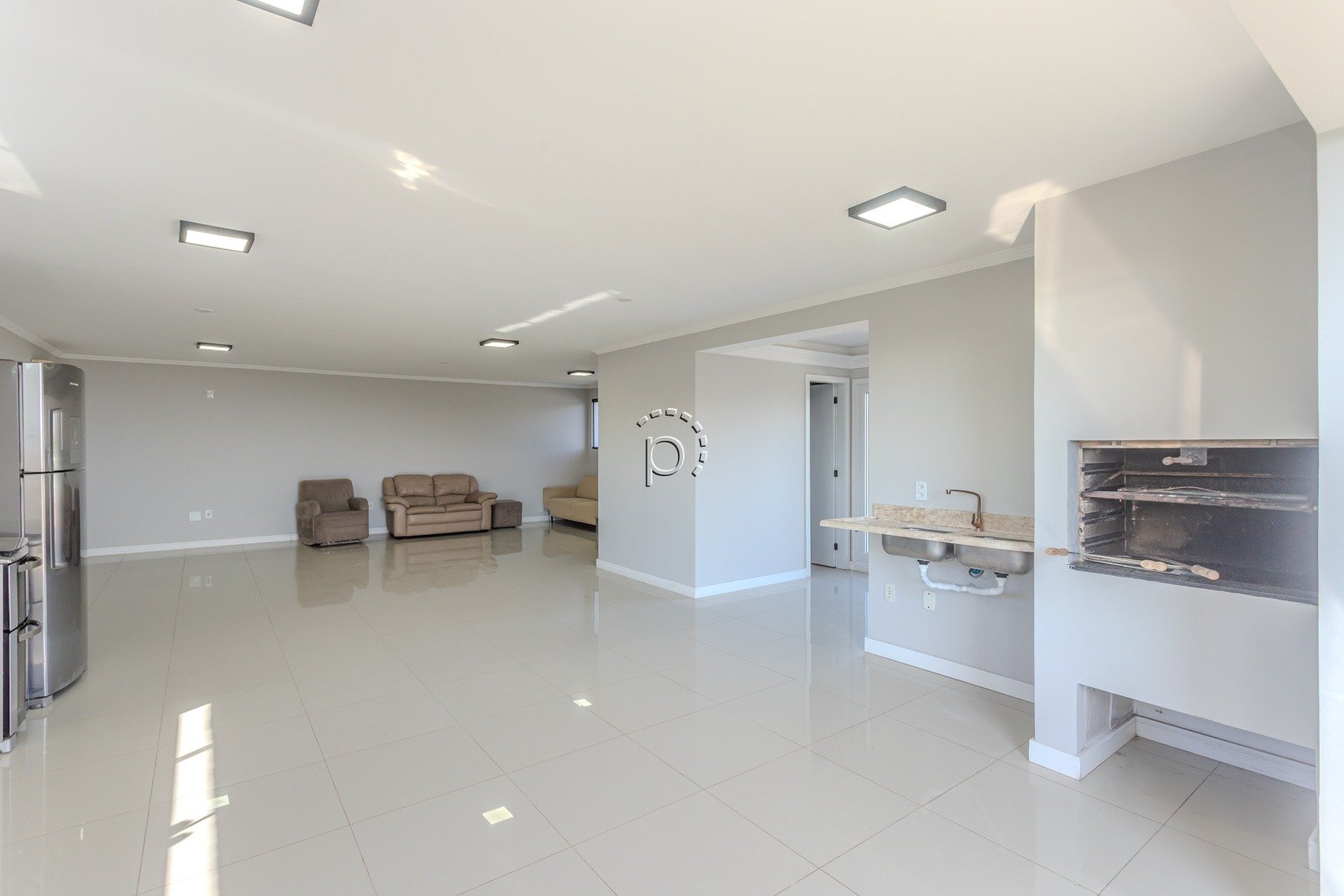 Casa para alugar com 590m², 4 quartos, 2 suítes, 6 vagas no bairro Guarujá em Porto Alegre - Foto 58