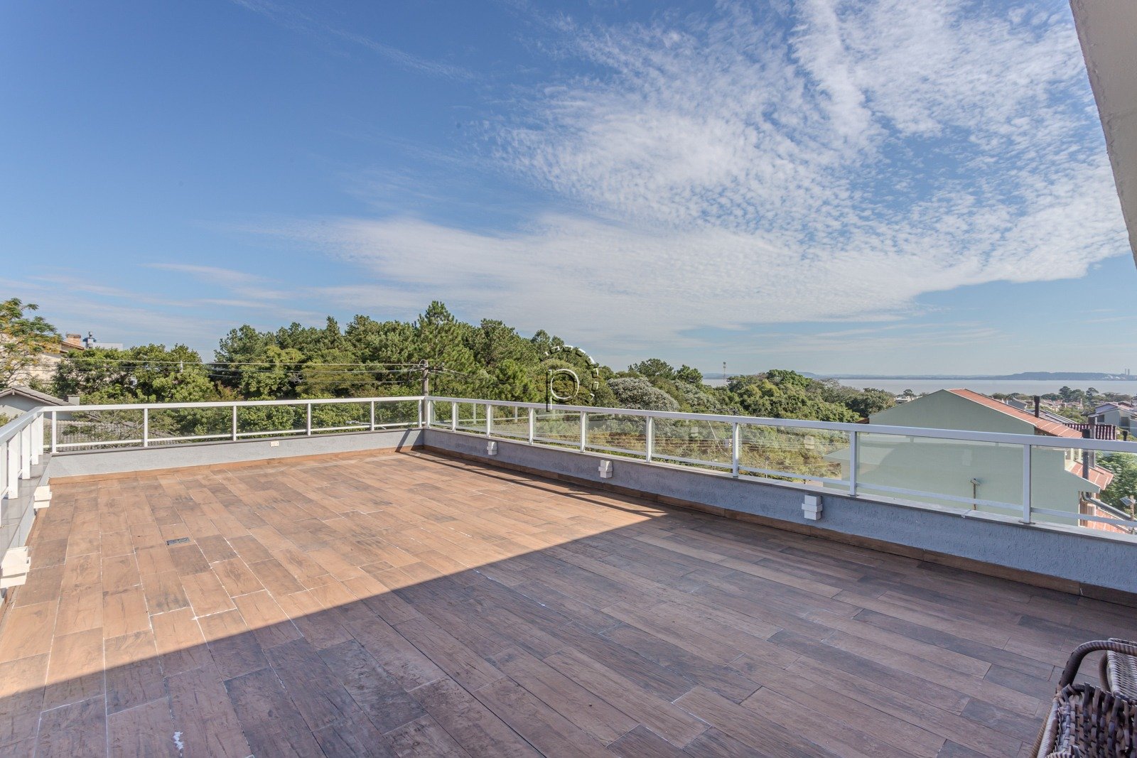Casa para alugar com 590m², 4 quartos, 2 suítes, 6 vagas no bairro Guarujá em Porto Alegre - Foto 64