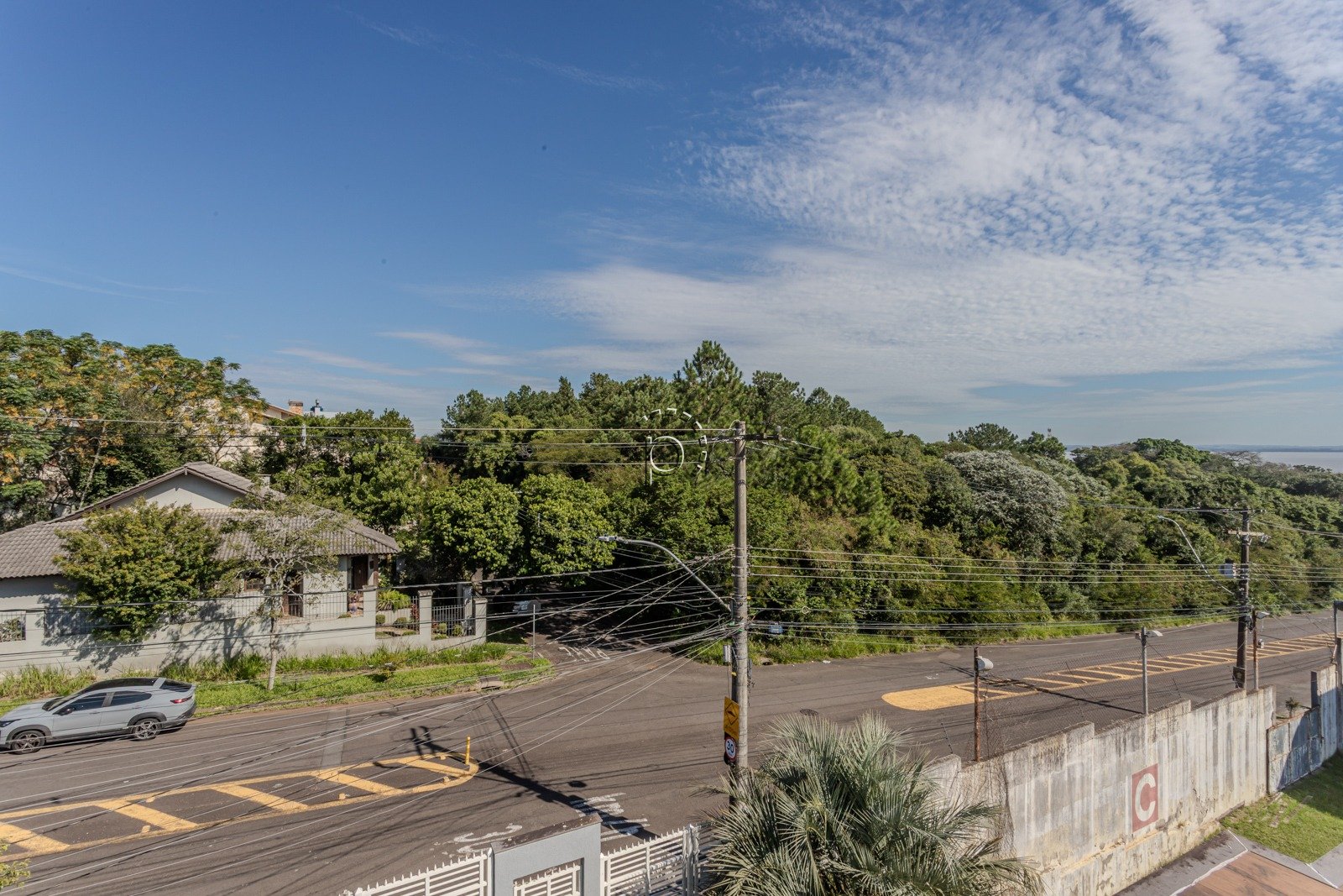 Casa para alugar com 590m², 4 quartos, 2 suítes, 6 vagas no bairro Guarujá em Porto Alegre - Foto 67