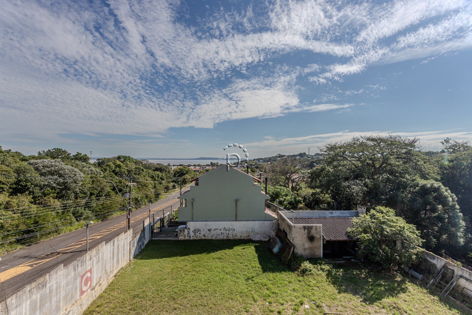 Casa para alugar com 590m², 4 quartos, 2 suítes, 6 vagas no bairro Guarujá em Porto Alegre - Foto 68