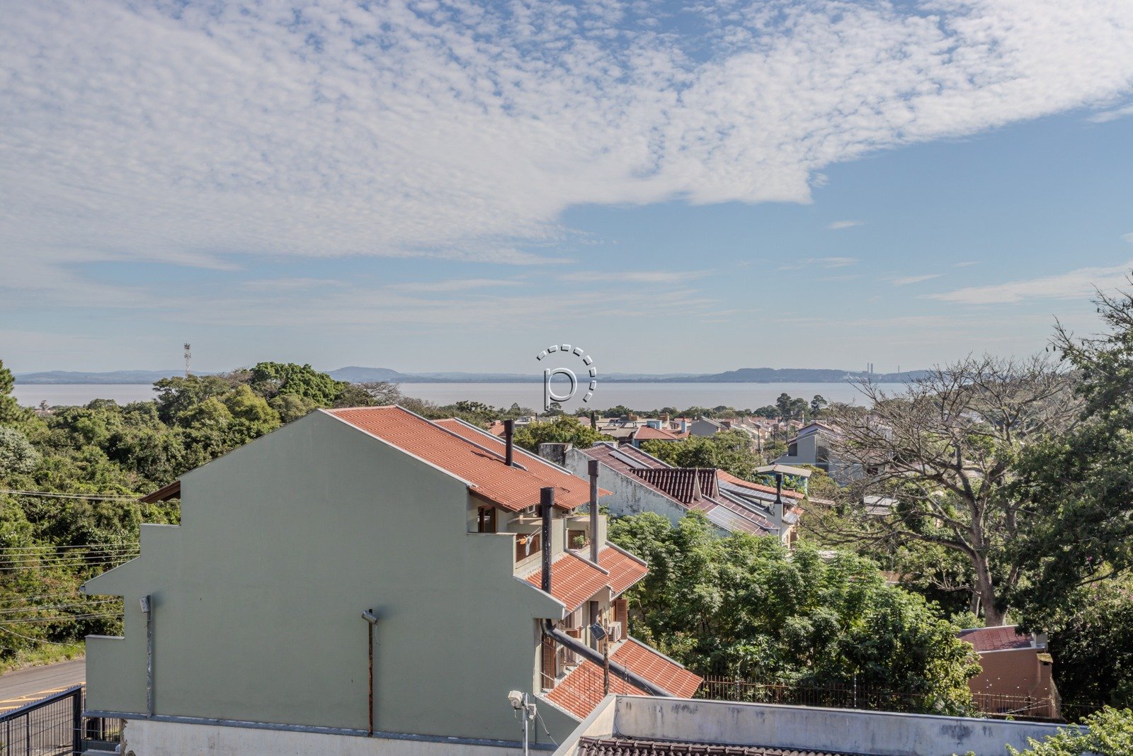 Casa para alugar com 590m², 4 quartos, 2 suítes, 6 vagas no bairro Guarujá em Porto Alegre - Foto 70