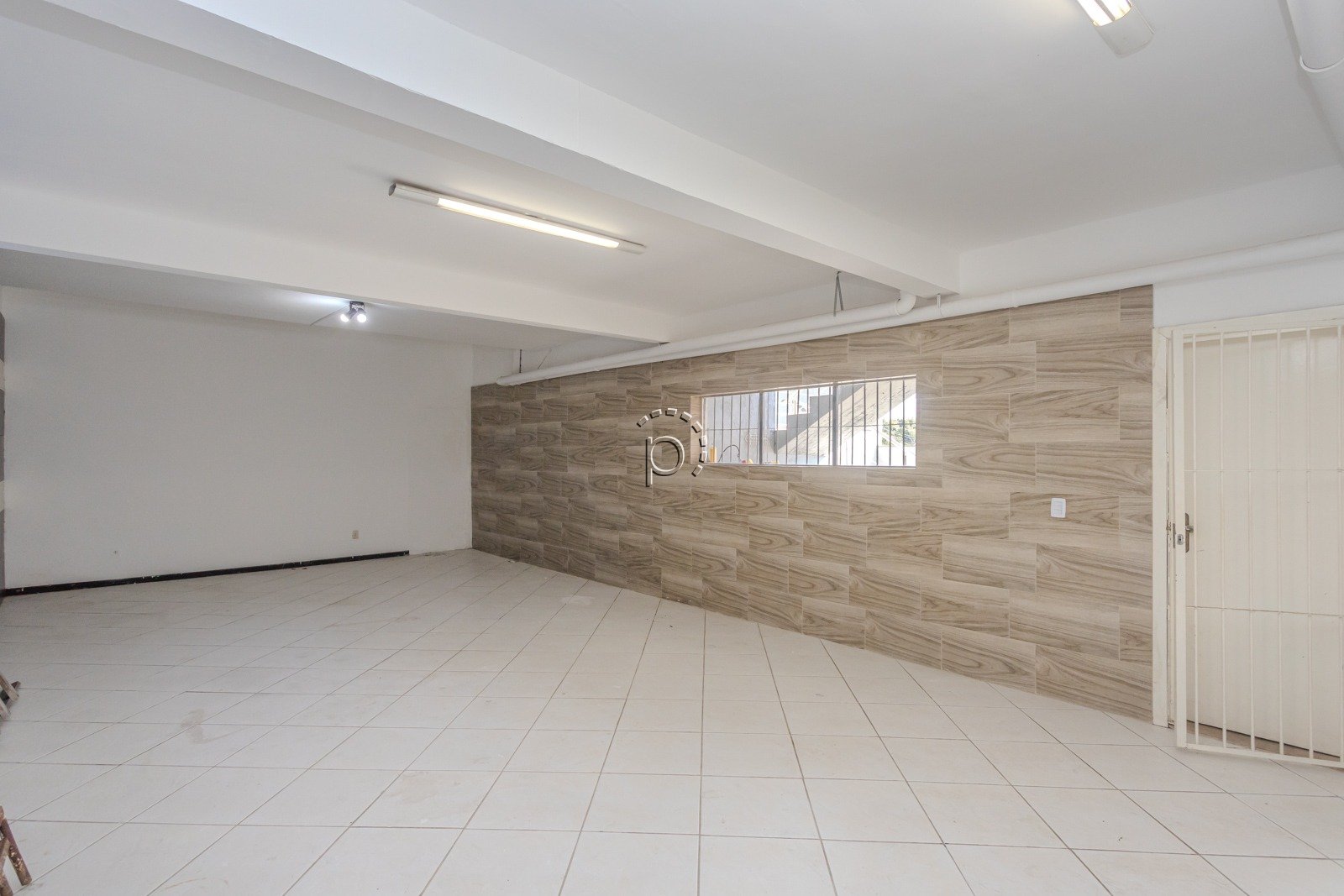 Casa para alugar com 590m², 4 quartos, 2 suítes, 6 vagas no bairro Guarujá em Porto Alegre - Foto 72