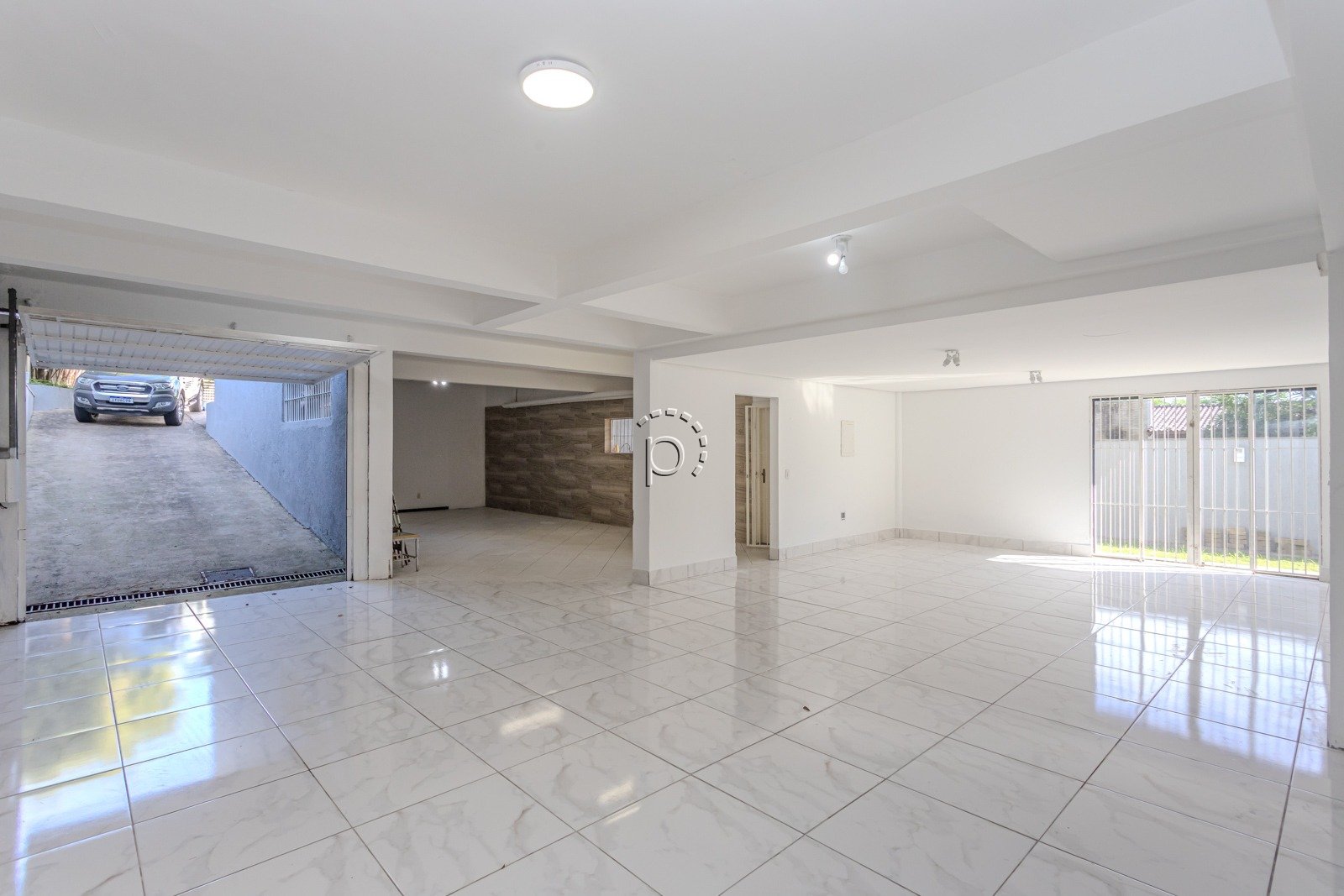 Casa para alugar com 590m², 4 quartos, 2 suítes, 6 vagas no bairro Guarujá em Porto Alegre - Foto 75
