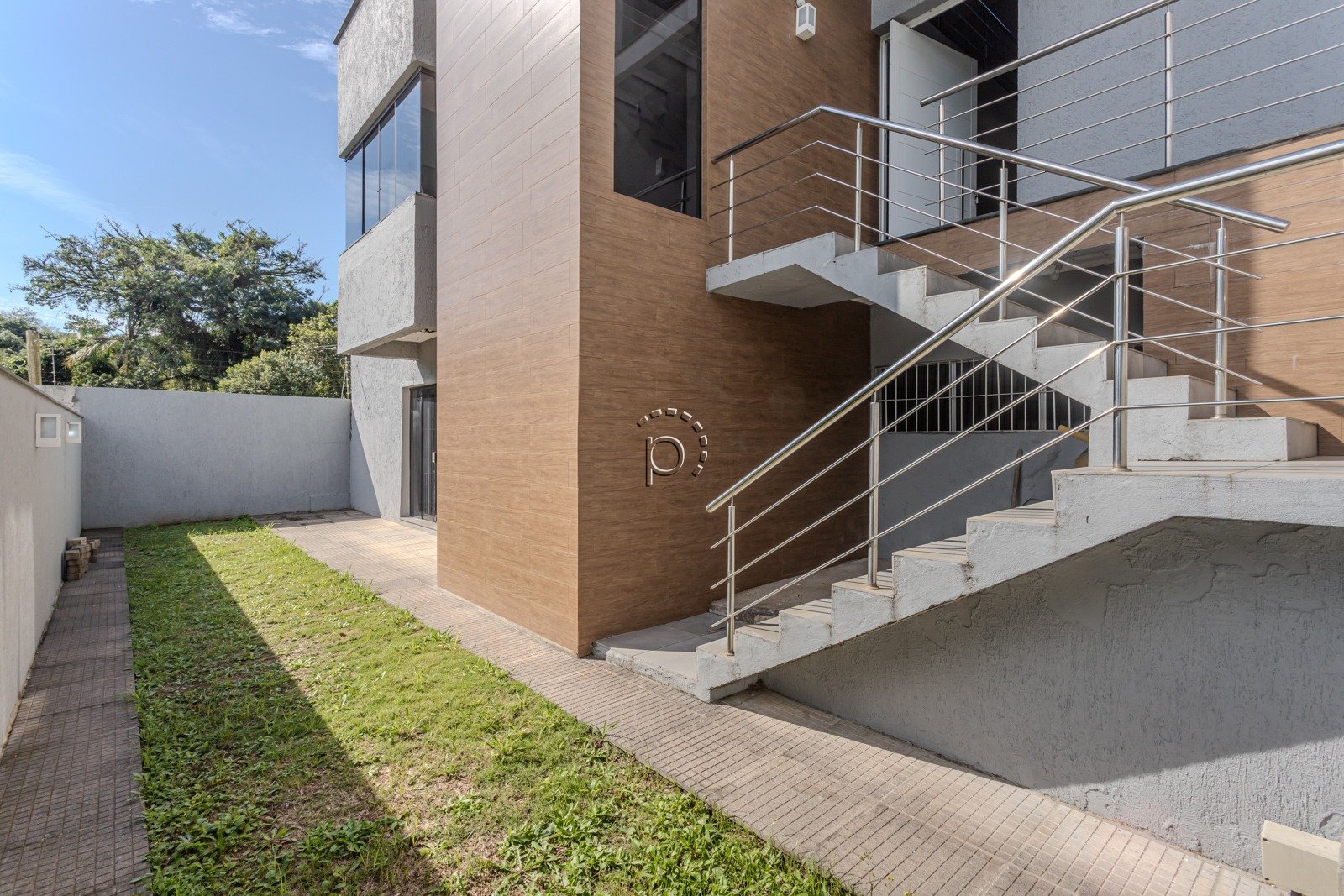 Casa para alugar com 590m², 4 quartos, 2 suítes, 6 vagas no bairro Guarujá em Porto Alegre - Foto 78