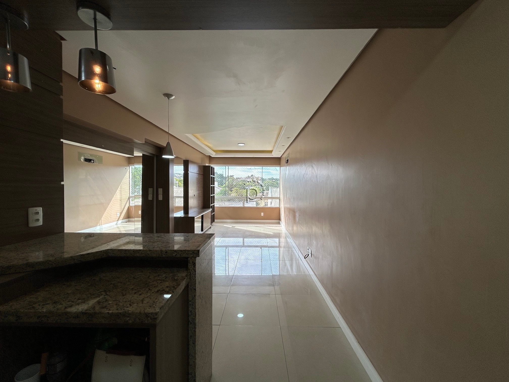 Apartamento à venda com 71m², 3 quartos, 1 suíte no bairro Cavalhada em Porto Alegre - Foto 2
