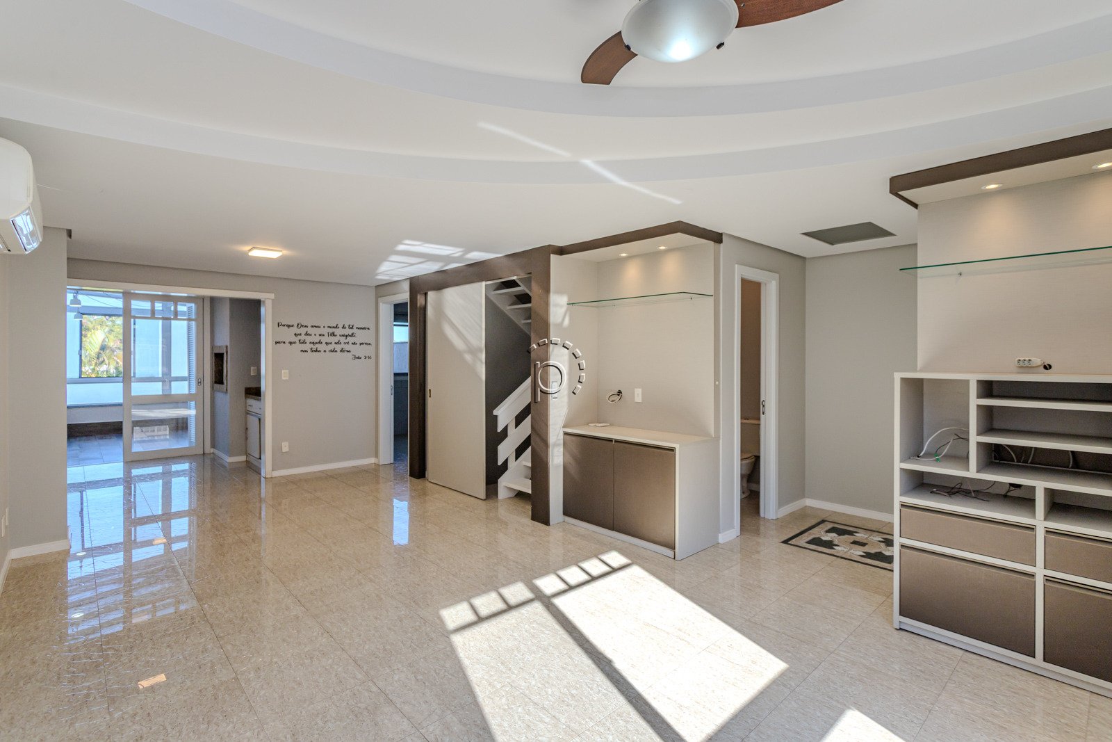 Casa em Condomínio à venda com 204m², 3 quartos, 1 suíte, 2 vagas no bairro Jardim Isabel em Porto Alegre