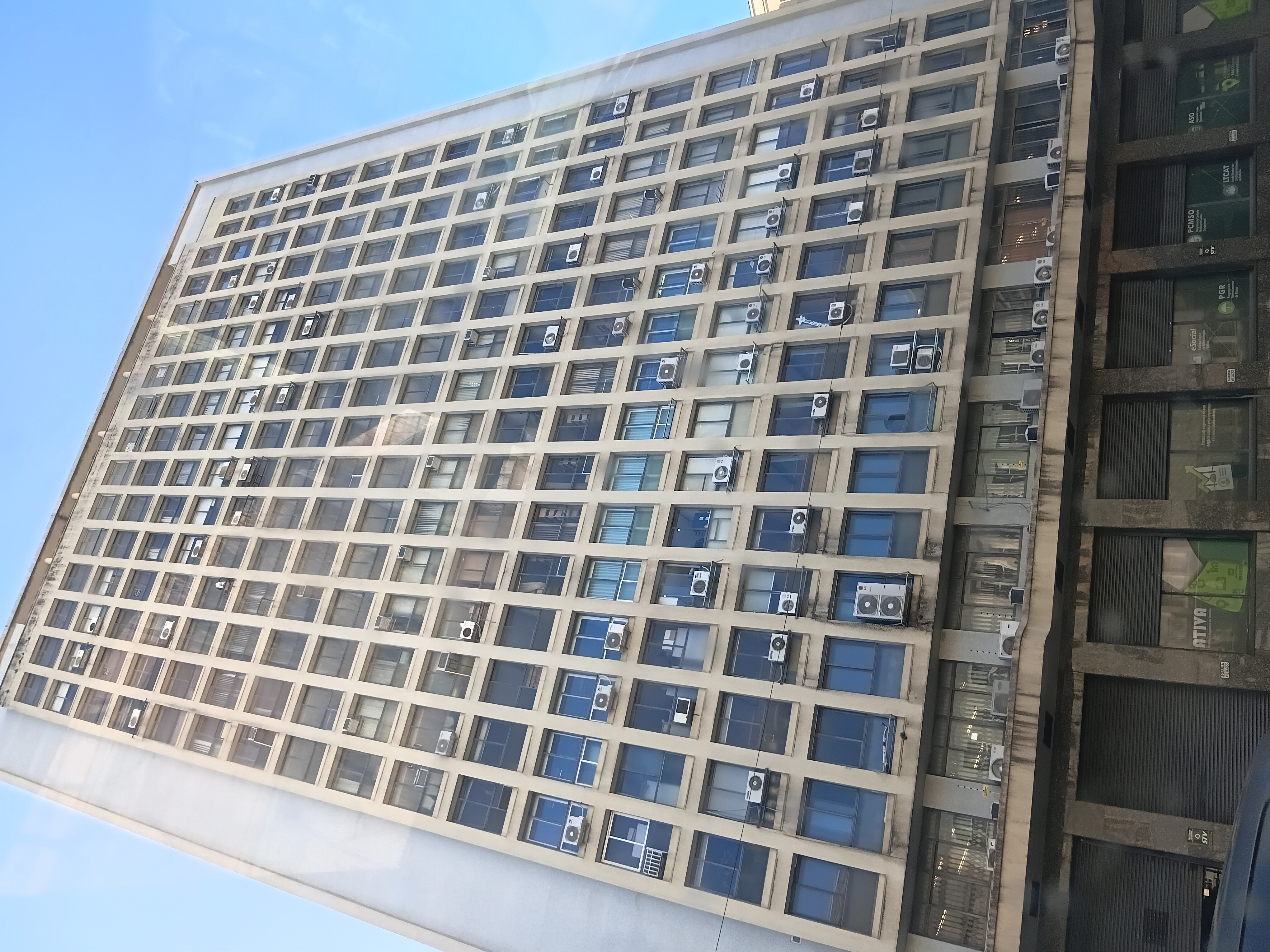 Sala à venda com 122m² no bairro Floresta em Porto Alegre