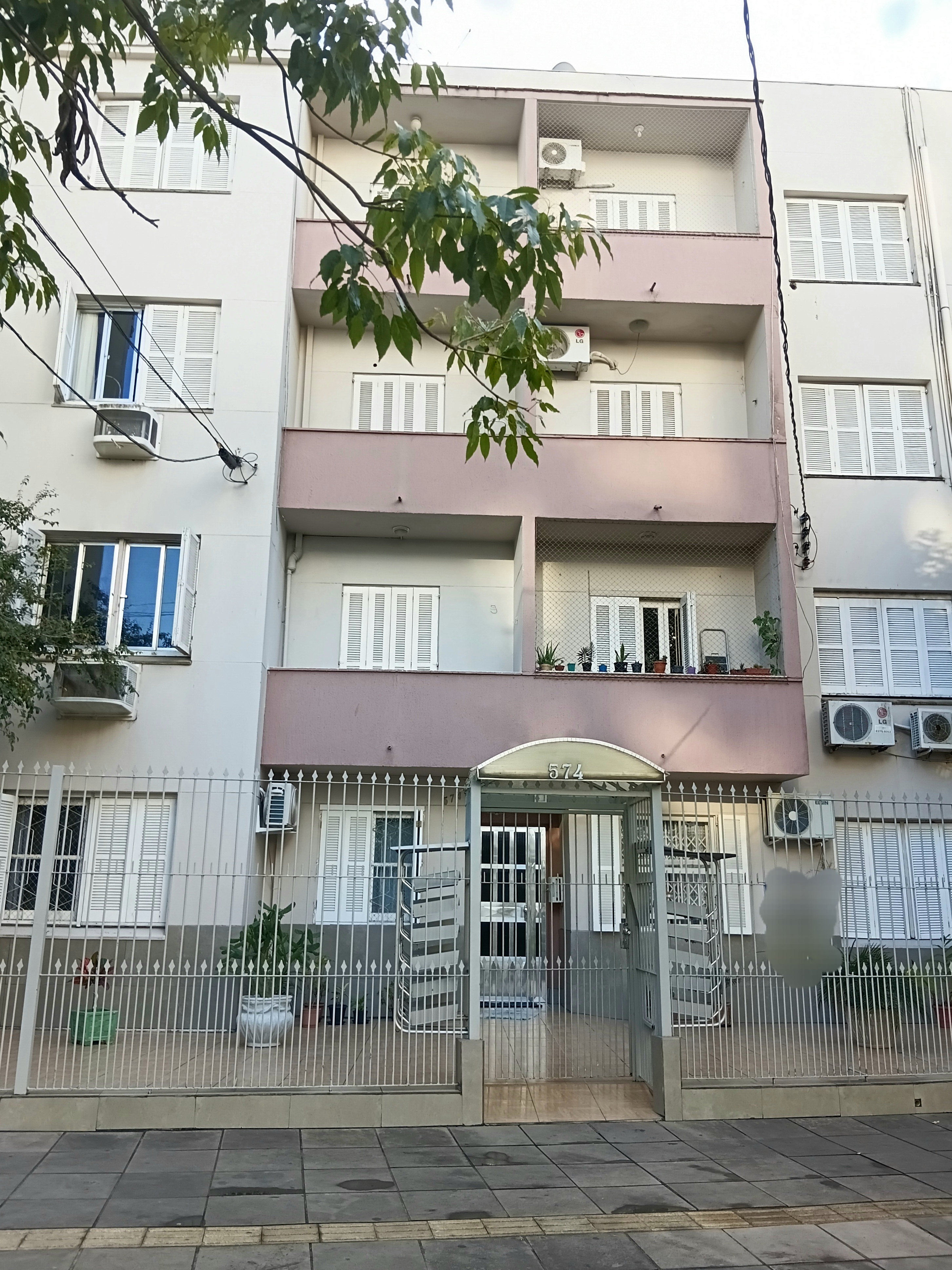 Apartamento à venda com 74m², 2 quartos no bairro Santana em Porto Alegre