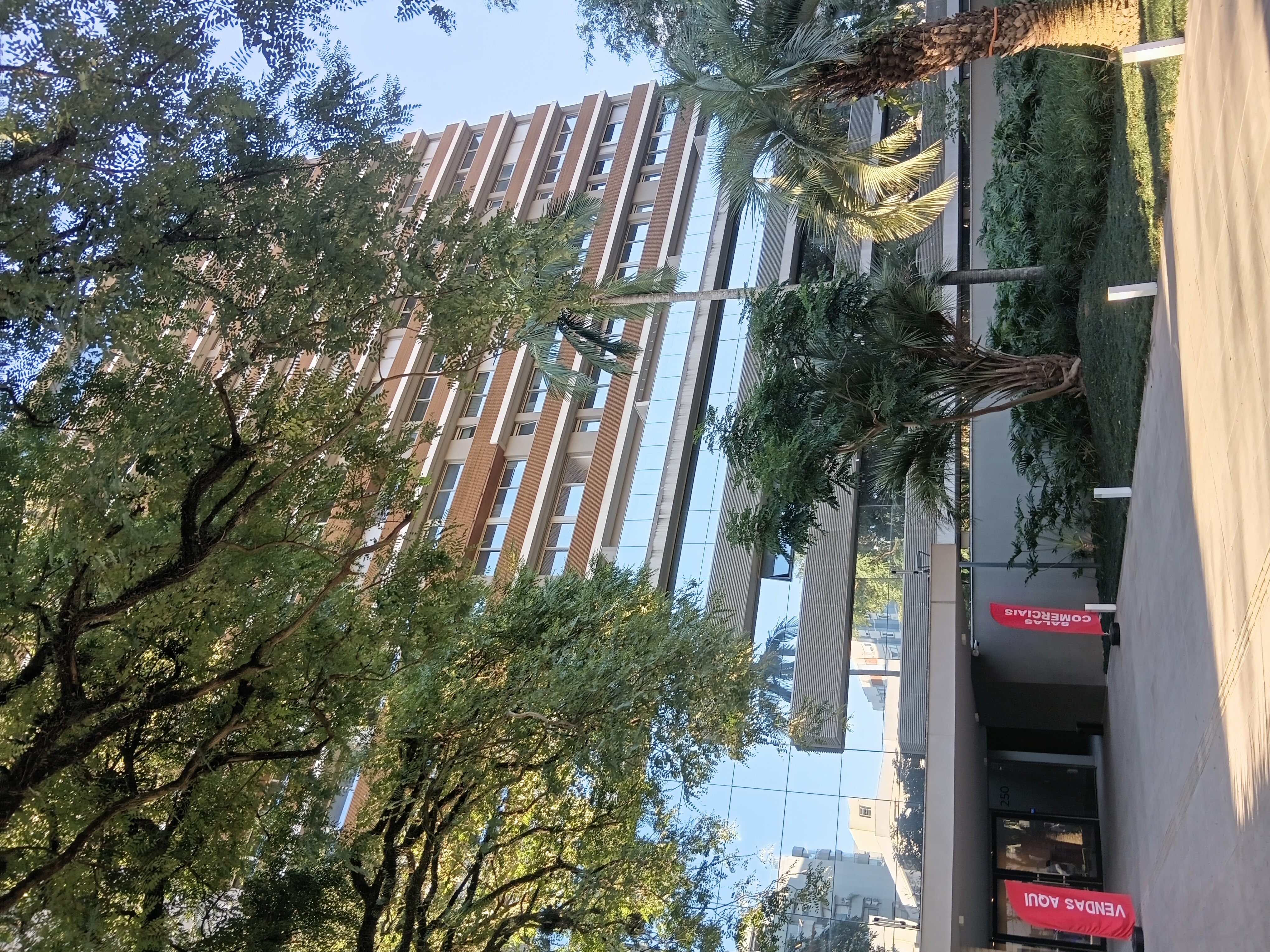 Sala para alugar com 51m² no bairro Menino Deus em Porto Alegre