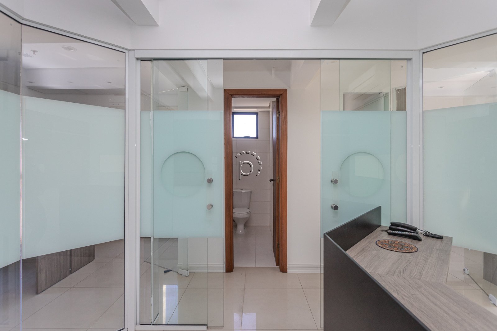 Sala à venda com 49m², 1 vaga no bairro Menino Deus em Porto Alegre - Foto 4