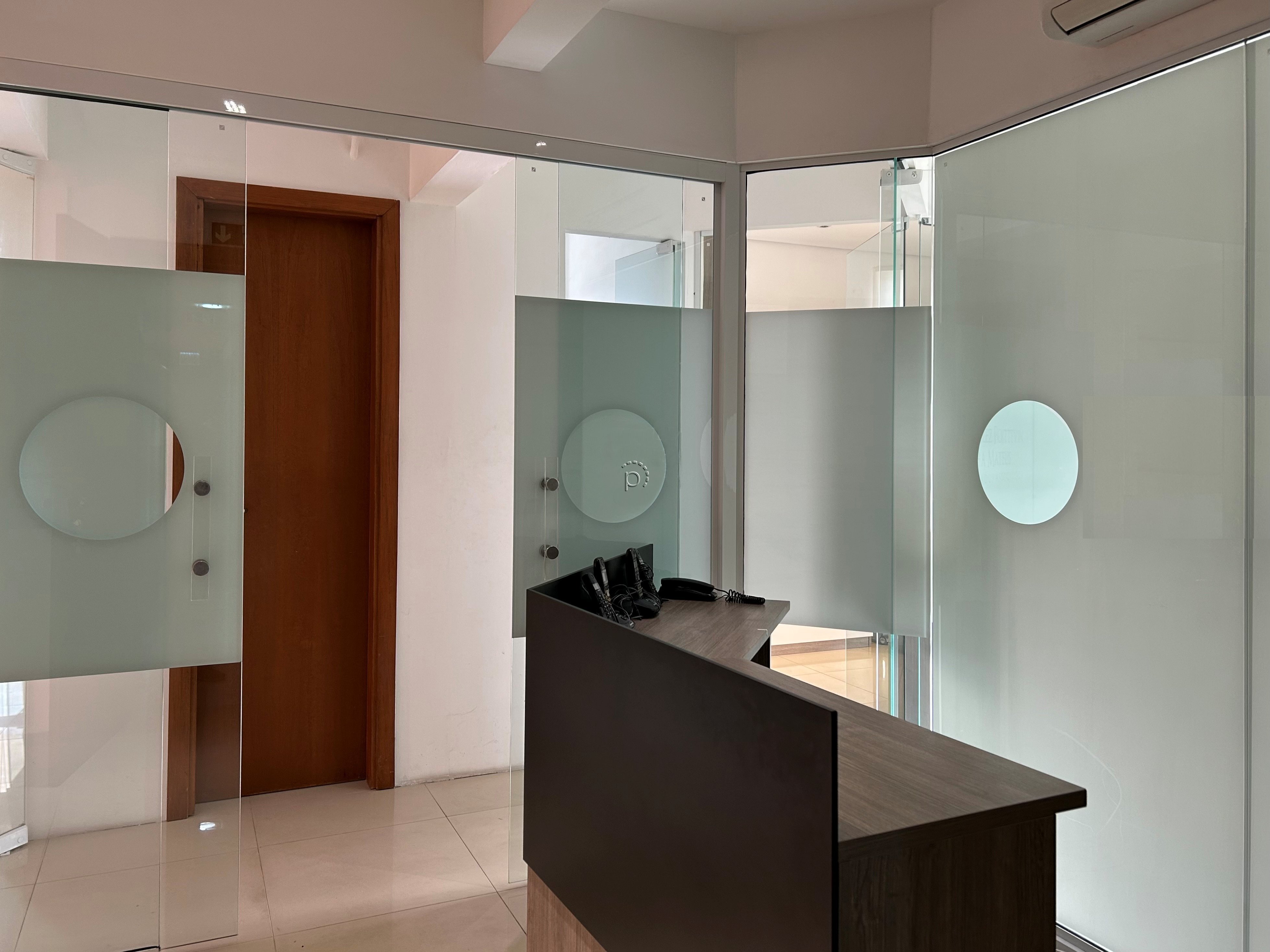 Sala para alugar com 49m², 1 vaga no bairro Menino Deus em Porto Alegre