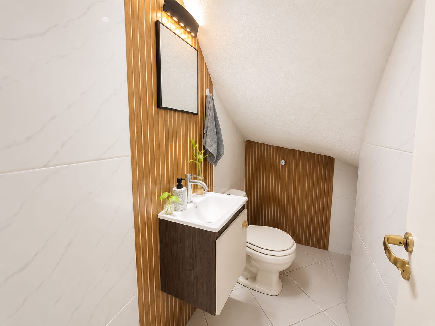 Casa à venda com 117m², 3 quartos, 1 suíte, 3 vagas no bairro Guarujá em Porto Alegre - Foto 11