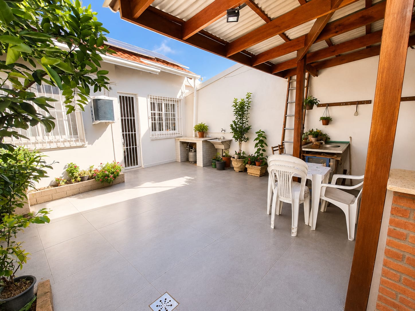 Casa à venda com 117m², 3 quartos, 1 suíte, 3 vagas no bairro Guarujá em Porto Alegre - Foto 25