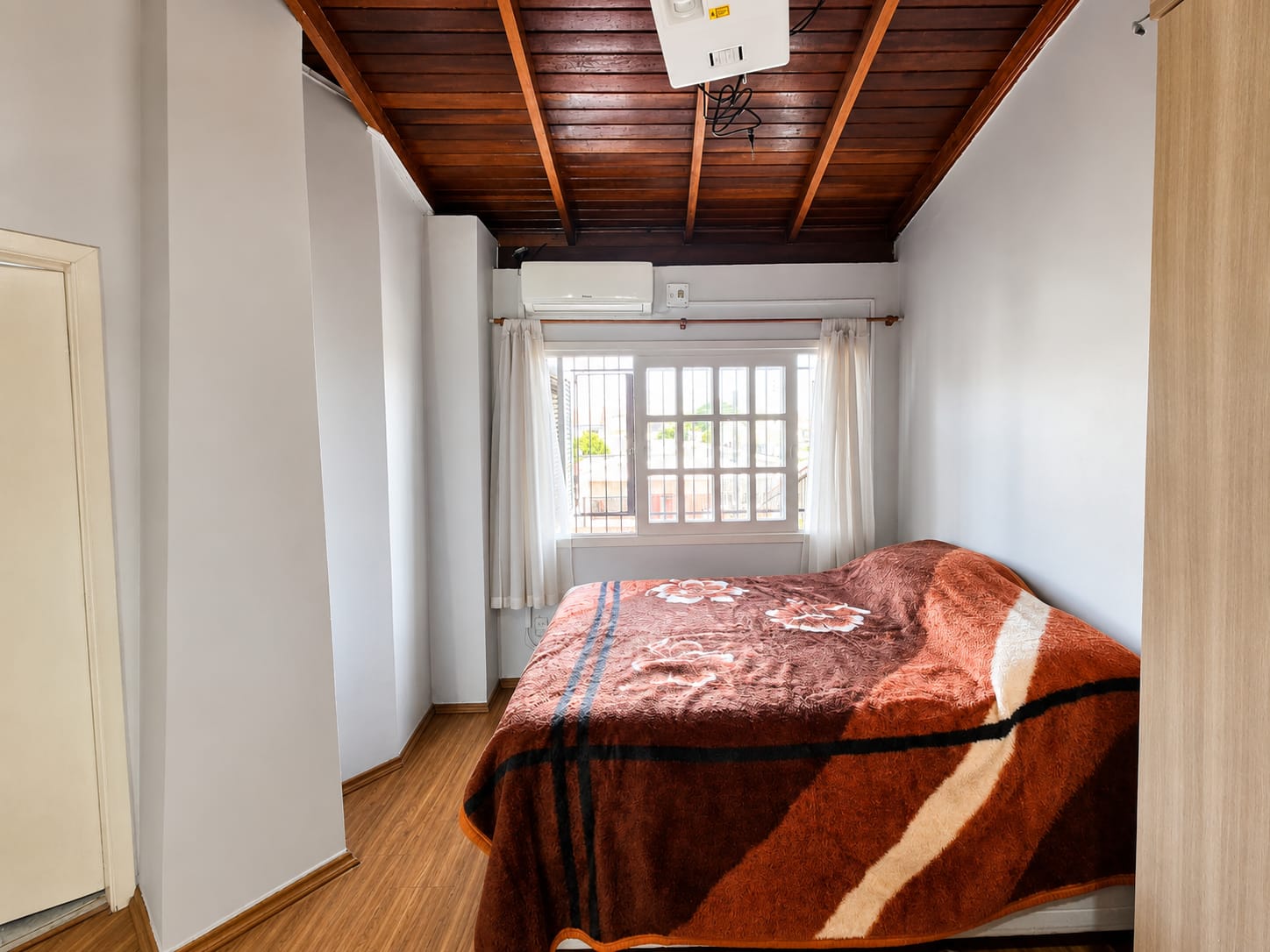 Casa à venda com 117m², 3 quartos, 1 suíte, 3 vagas no bairro Guarujá em Porto Alegre - Foto 17