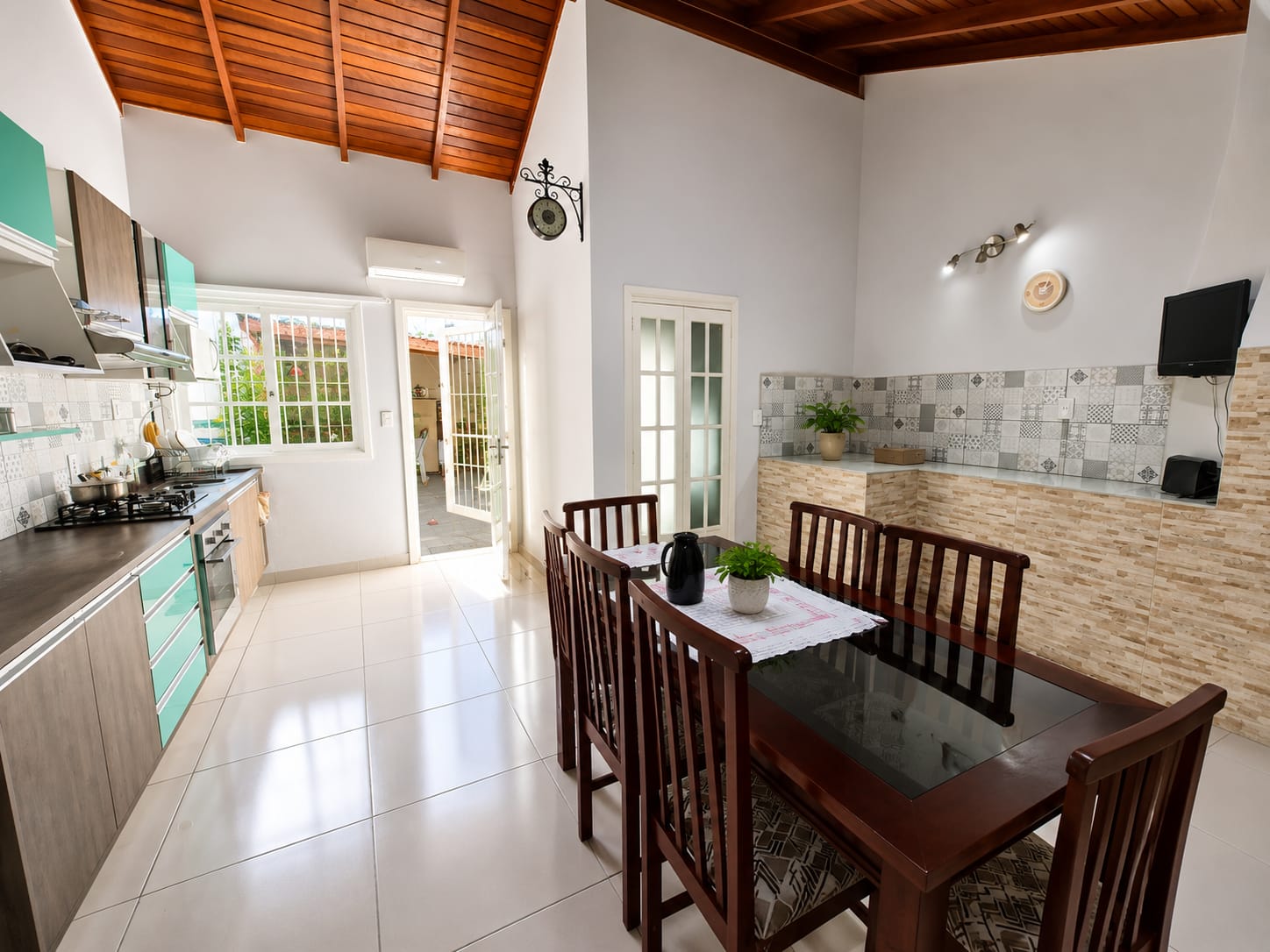 Casa à venda com 117m², 3 quartos, 1 suíte, 3 vagas no bairro Guarujá em Porto Alegre - Foto 15