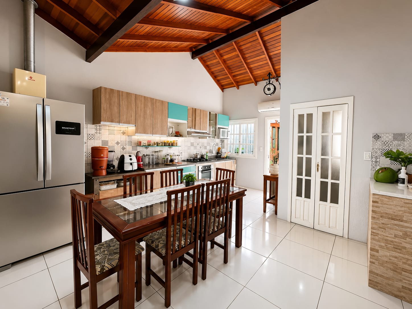 Casa à venda com 117m², 3 quartos, 1 suíte, 3 vagas no bairro Guarujá em Porto Alegre - Foto 12