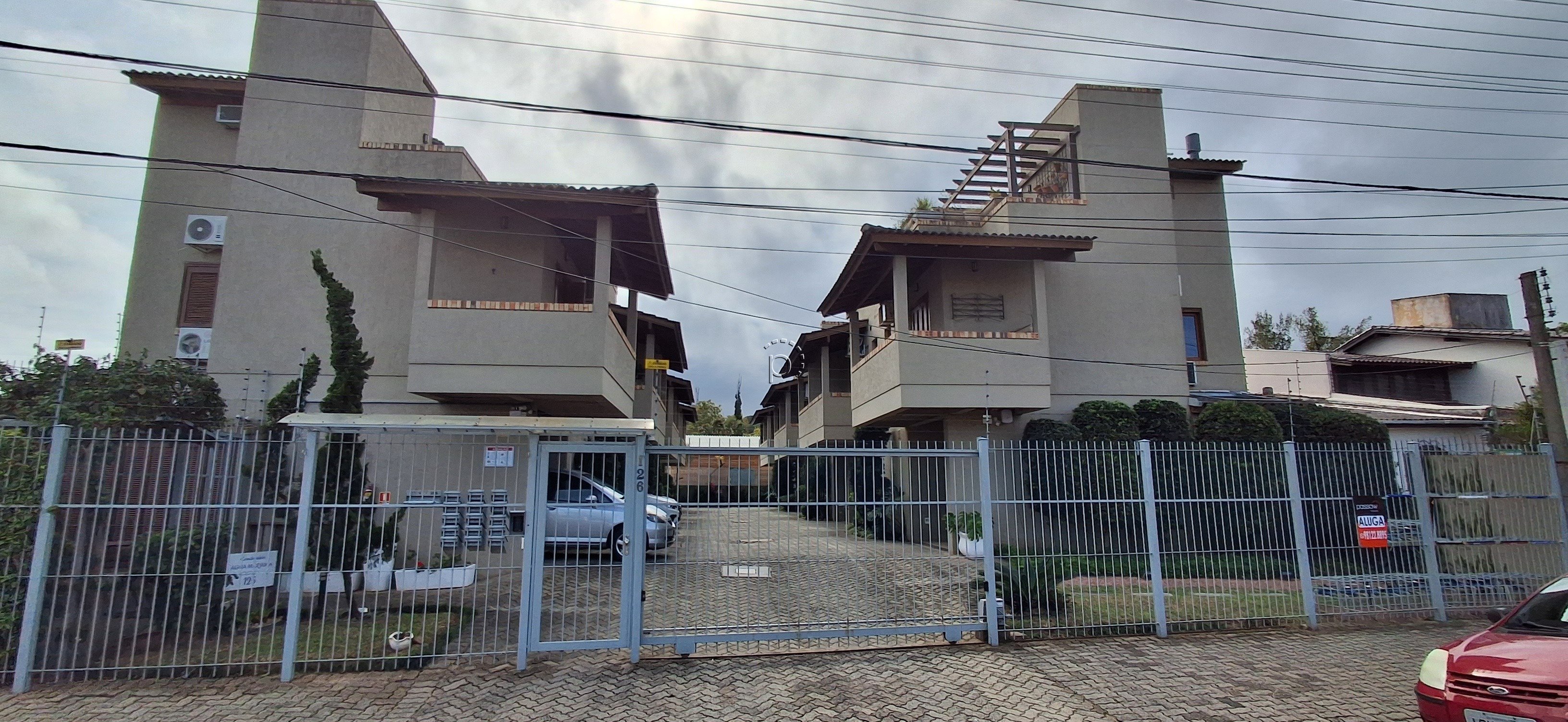 Casa em Condomínio para alugar com 127m², 2 quartos, 1 suíte, 1 vaga no bairro Guarujá em Porto Alegre