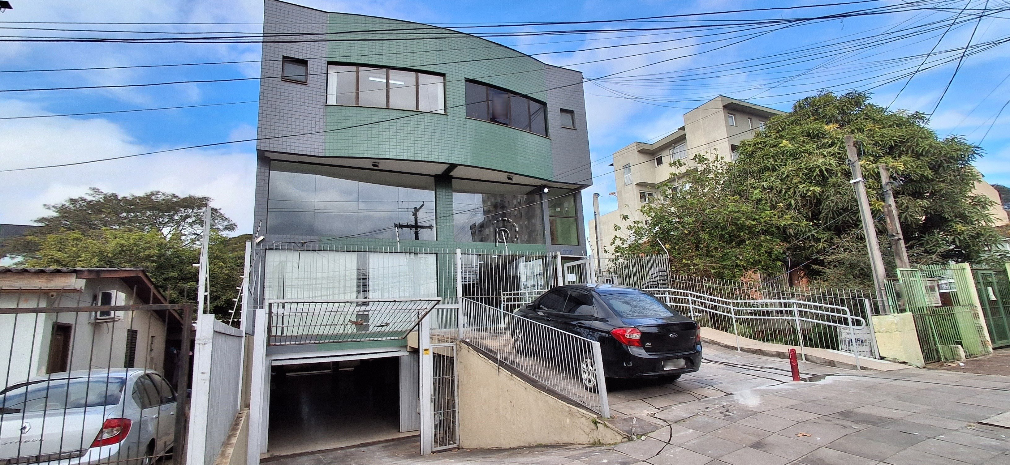 Loja para alugar com 390m², 3 vagas no bairro Tristeza em Porto Alegre