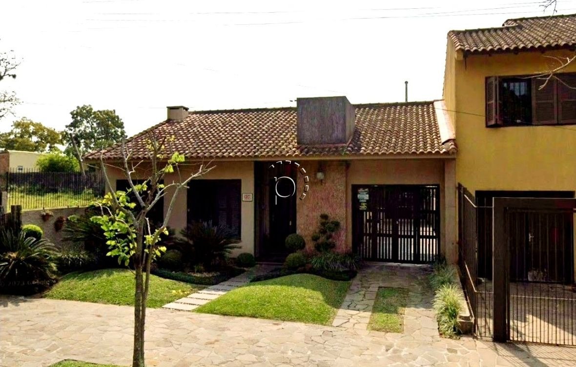 Casa à venda com 280m², 3 quartos, 1 suíte, 3 vagas no bairro Espirito Santo em Porto Alegre