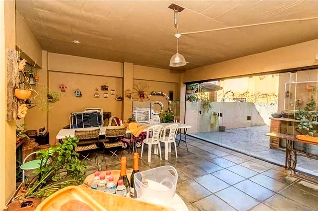 Casa à venda com 280m², 3 quartos, 1 suíte, 3 vagas no bairro Espirito Santo em Porto Alegre - Foto 16