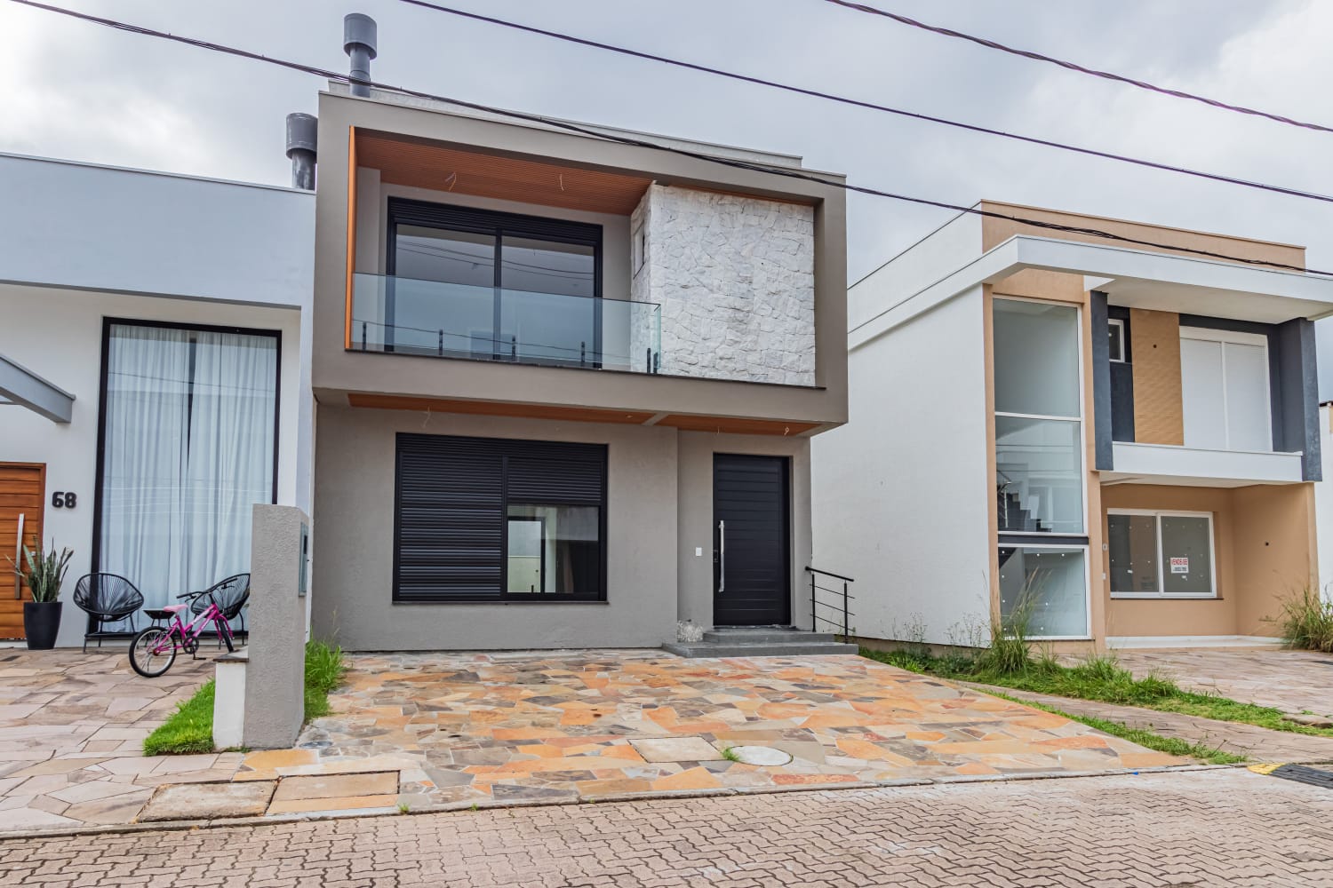 Casa em Condomínio à venda com 173m², 3 quartos, 3 suítes, 2 vagas no bairro Hípica em Porto Alegre