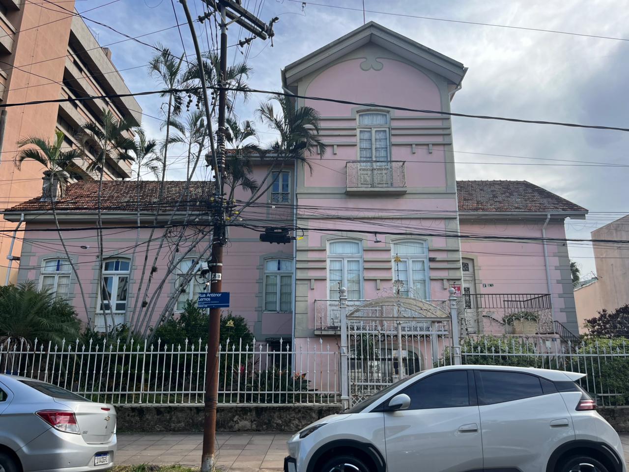 Terreno à venda com 728m² no bairro Menino Deus em Porto Alegre