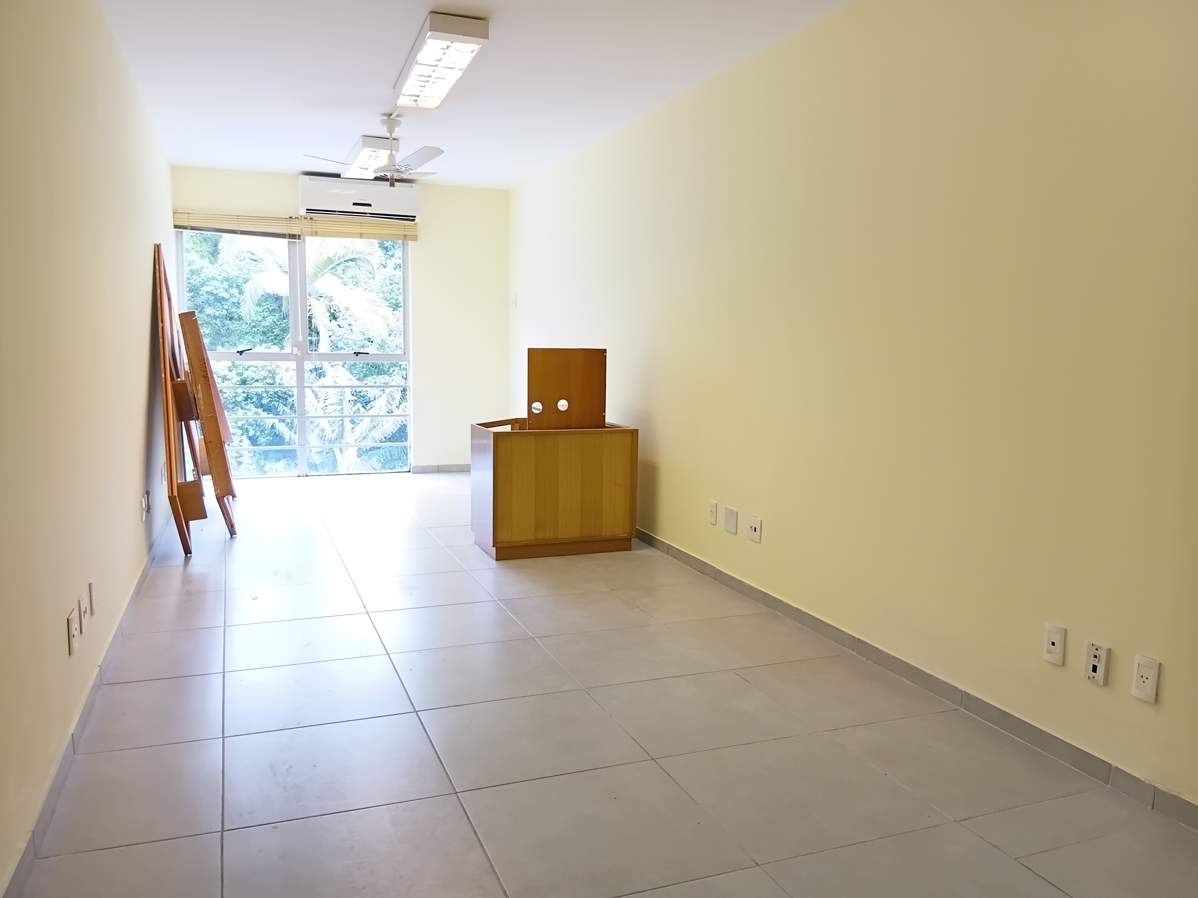 Sala para alugar com 30m², 1 vaga no bairro Menino Deus em Porto Alegre - Foto 3