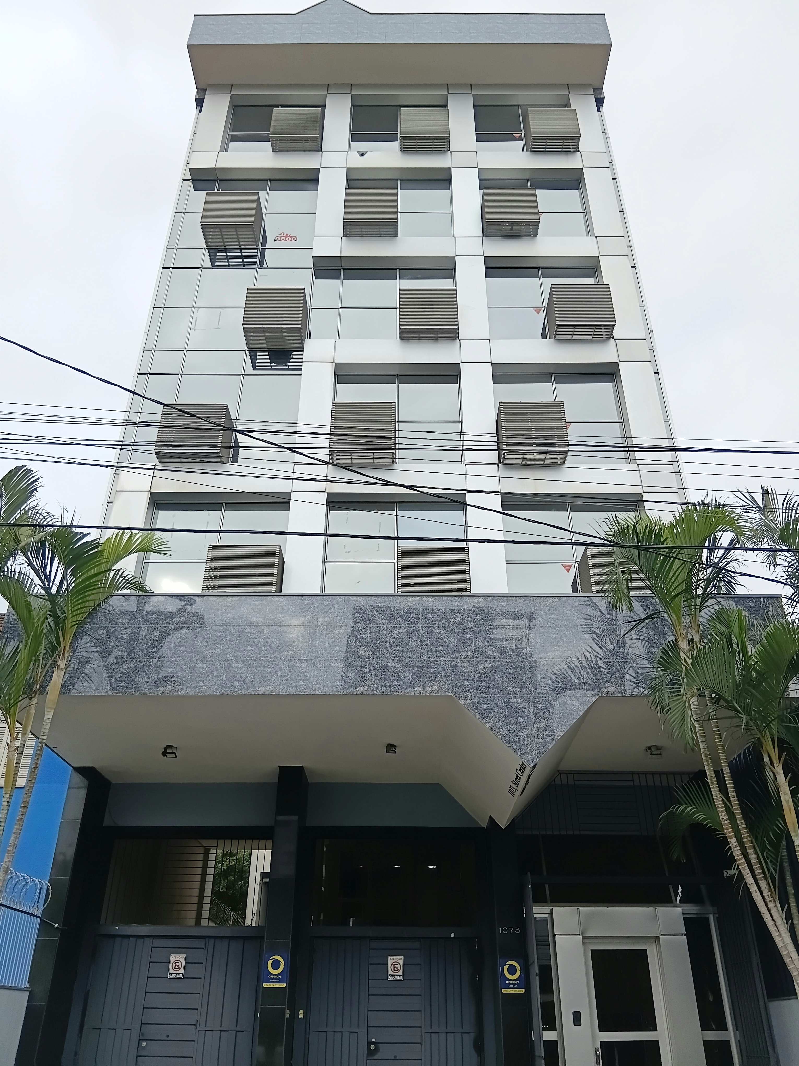 Sala para alugar com 56m², 1 vaga no bairro Menino Deus em Porto Alegre