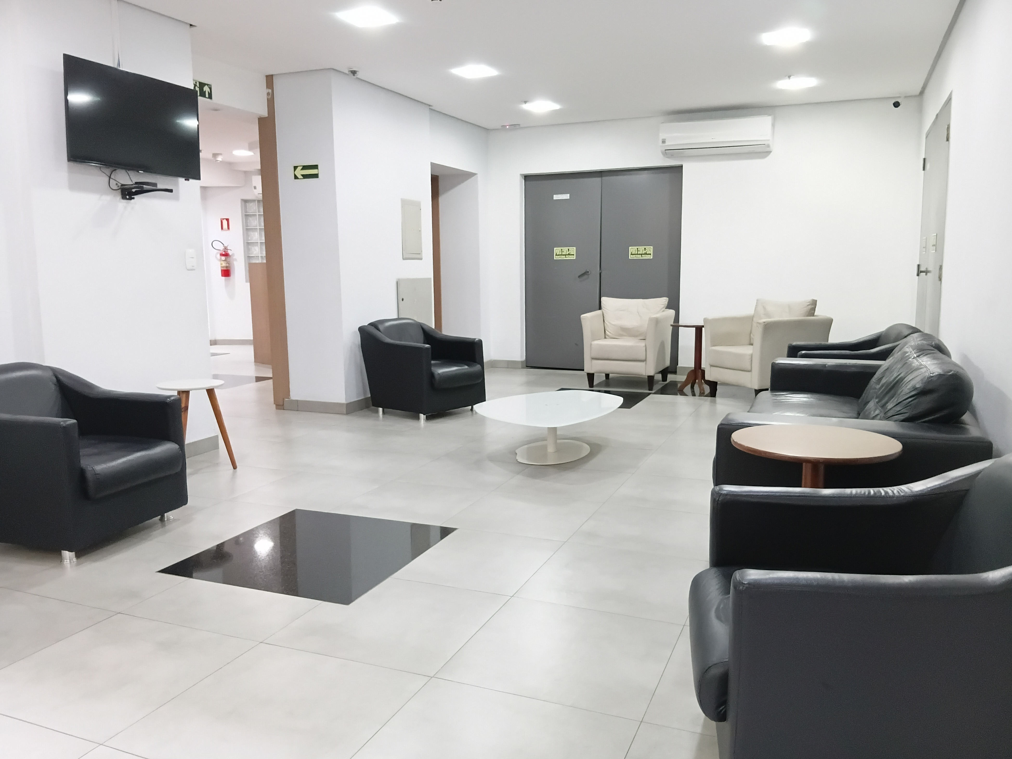 Sala para alugar com 49m², 1 vaga no bairro Menino Deus em Porto Alegre - Foto 2