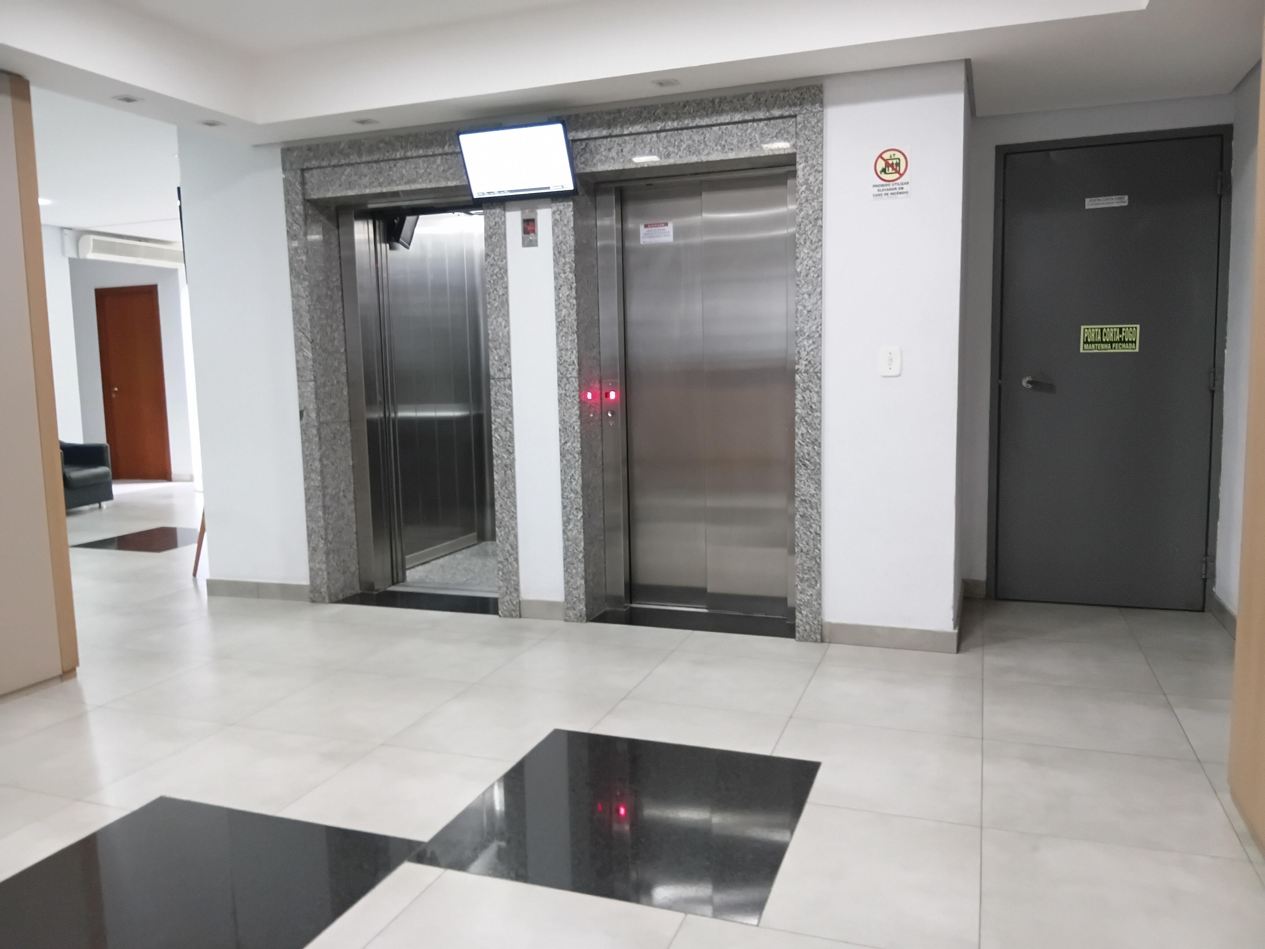 Sala para alugar com 49m², 1 vaga no bairro Menino Deus em Porto Alegre - Foto 6