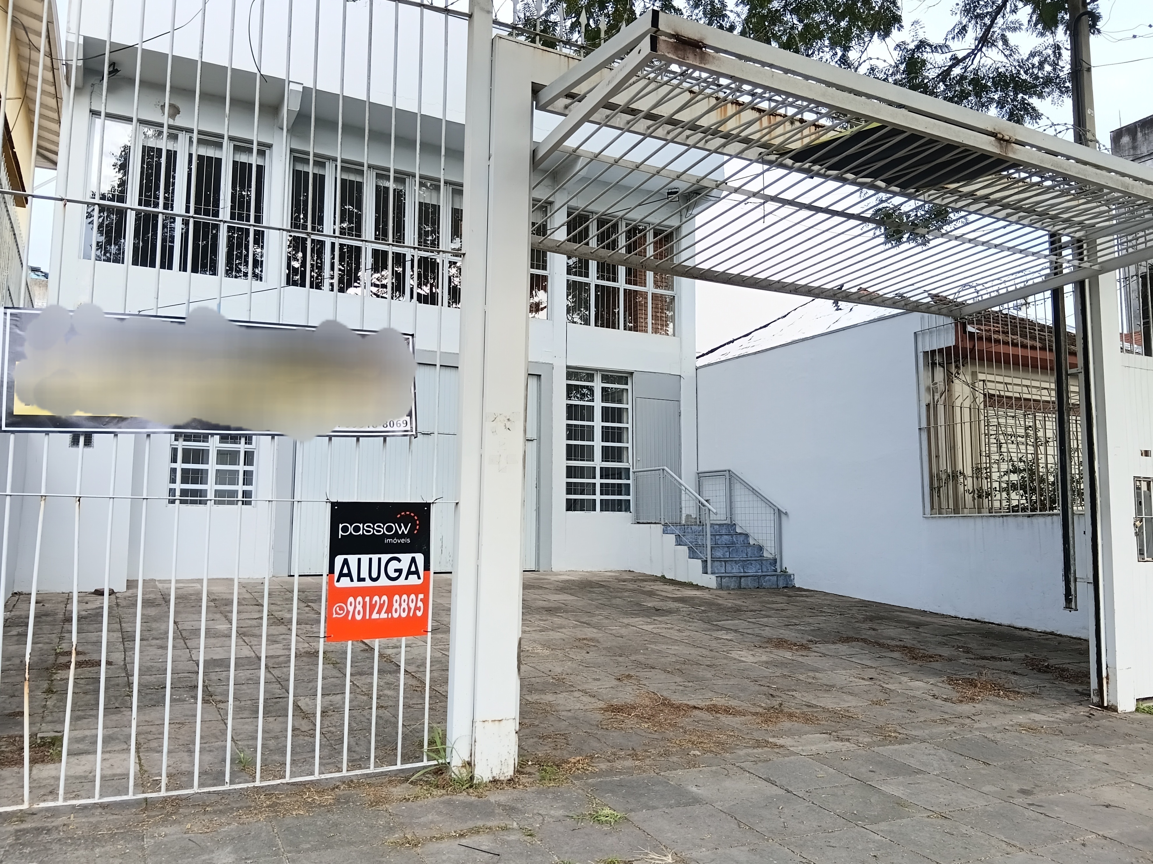 Prédio Comercial para alugar com 450m², 3 vagas no bairro Medianeira em Porto Alegre