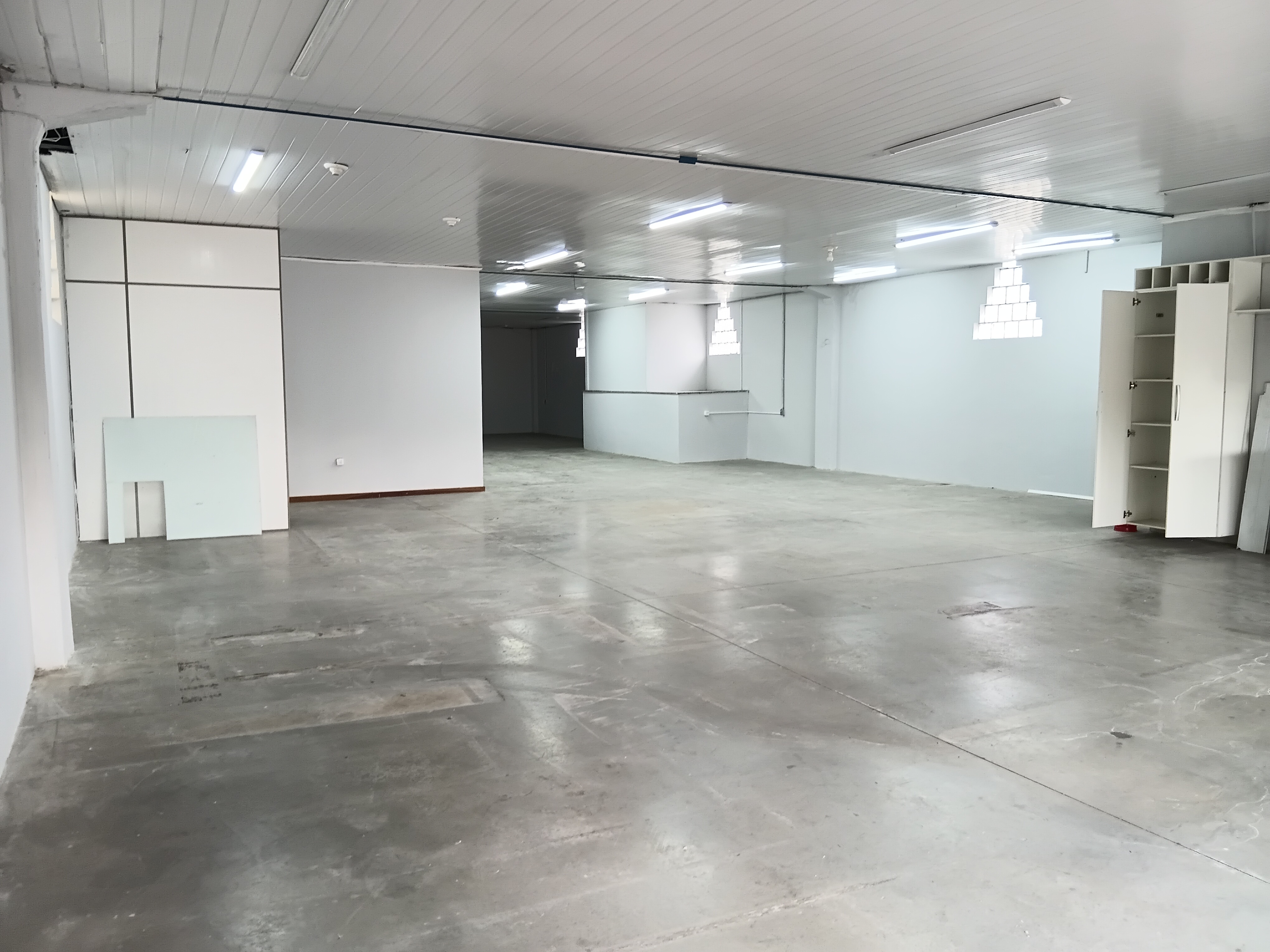 Prédio Comercial para alugar com 450m², 3 vagas no bairro Medianeira em Porto Alegre - Foto 11