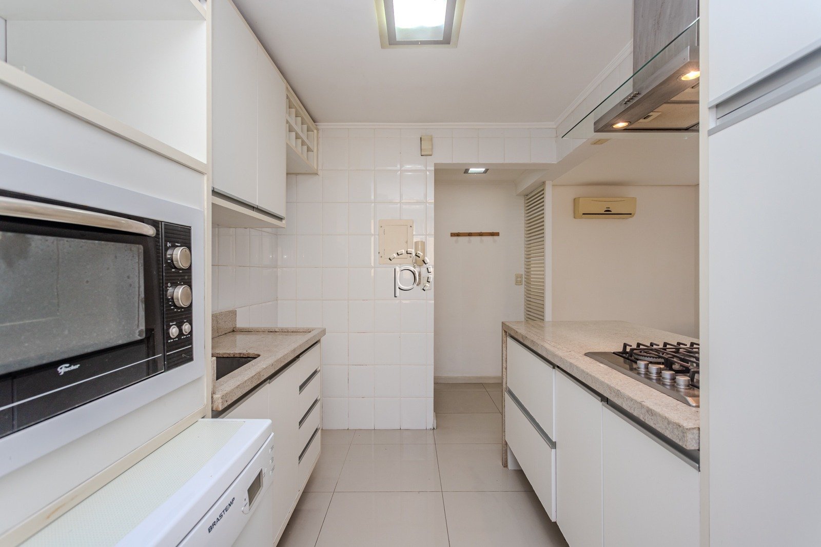 Apartamento para alugar com 77m², 3 quartos, 1 suíte, 1 vaga no bairro Tristeza em Porto Alegre - Foto 8