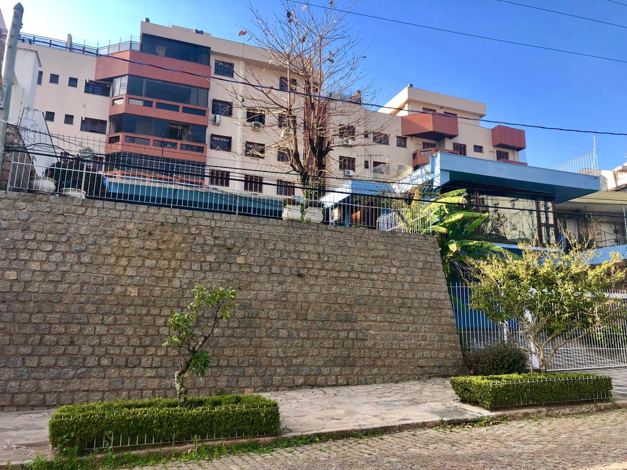 Casa Residencial à venda com 401m², 3 quartos, 4 vagas no bairro Menino Deus em Porto Alegre - Foto 3